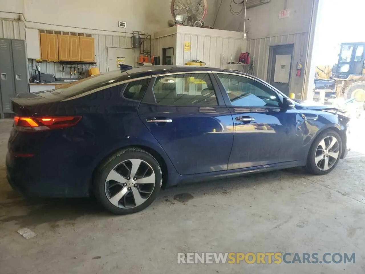 3 Photograph of a damaged car 5XXGT4L3XLG410911 KIA OPTIMA 2020