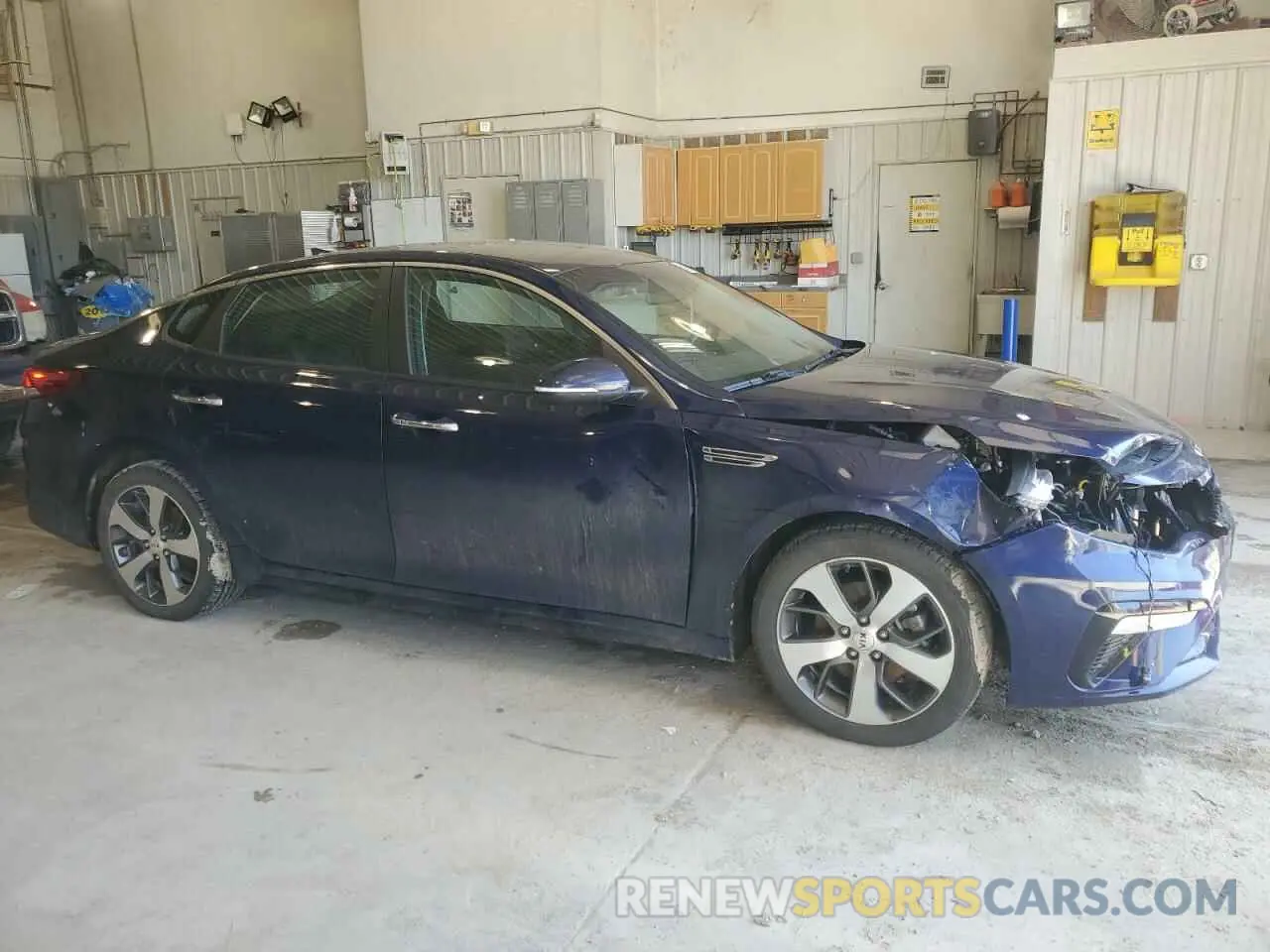 4 Photograph of a damaged car 5XXGT4L3XLG410911 KIA OPTIMA 2020