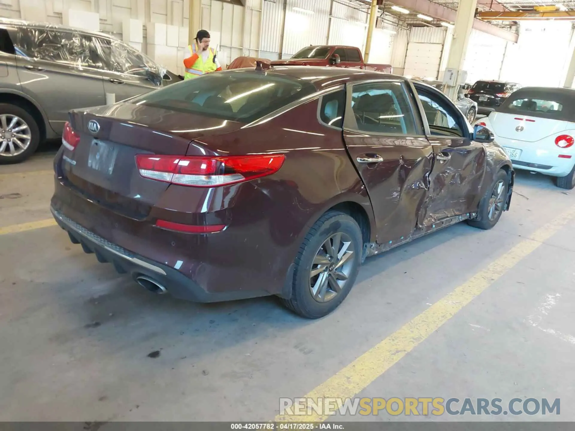 4 Photograph of a damaged car 5XXGT4L3XLG420838 KIA OPTIMA 2020