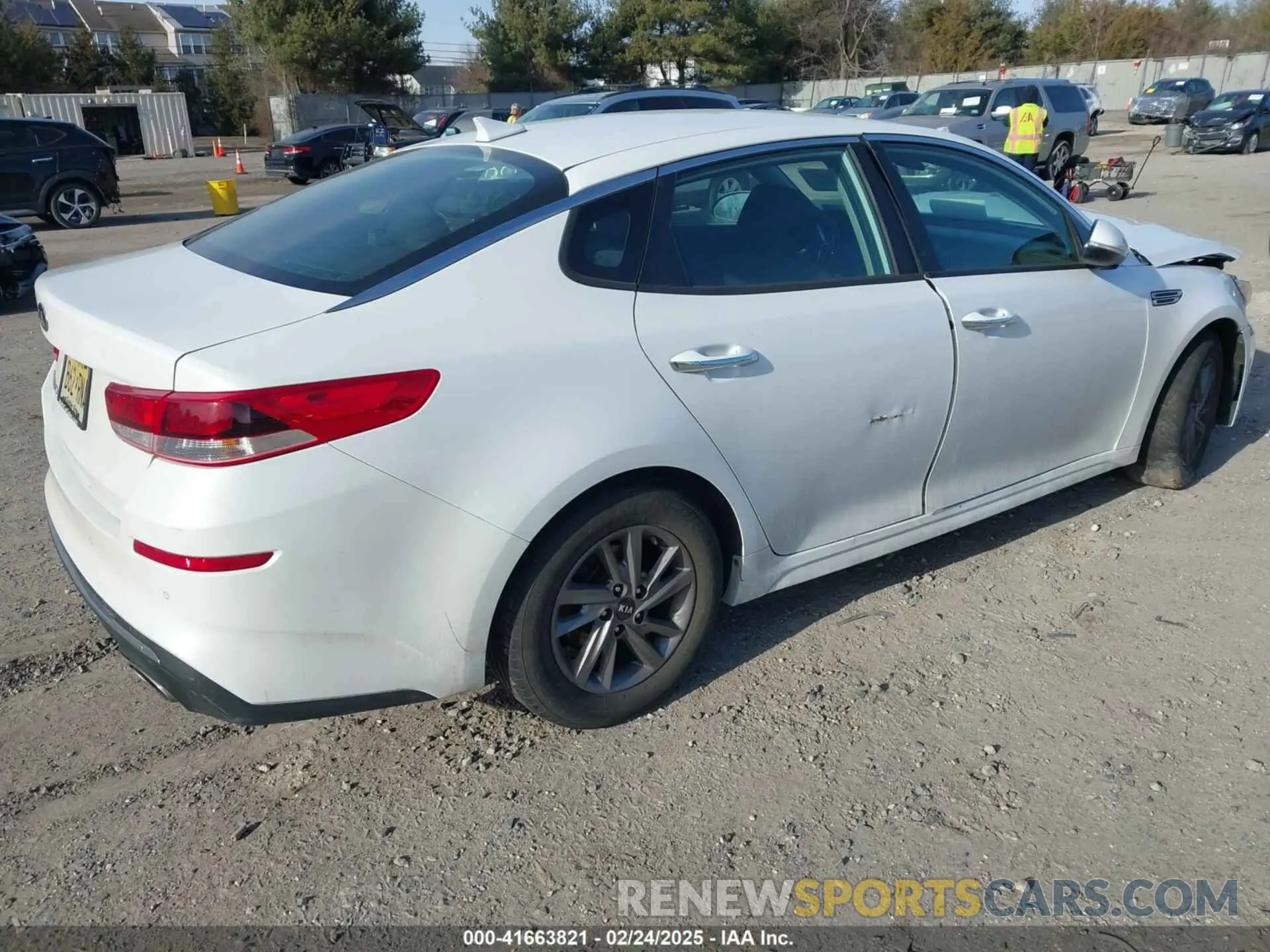 4 Photograph of a damaged car 5XXGT4L3XLG424520 KIA OPTIMA 2020