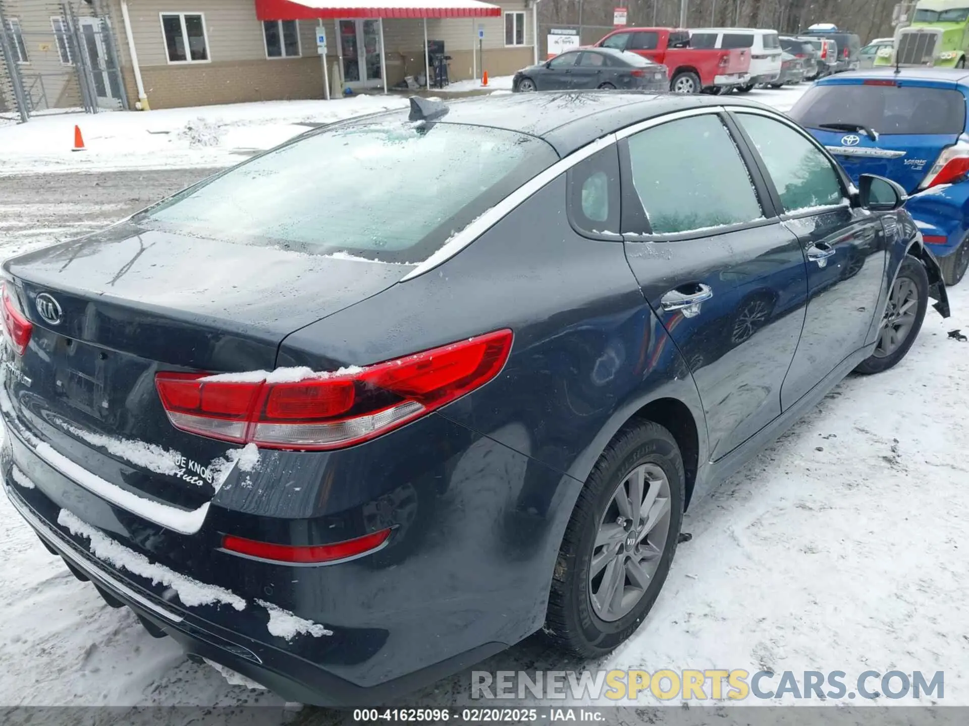 4 Photograph of a damaged car 5XXGT4L3XLG434058 KIA OPTIMA 2020
