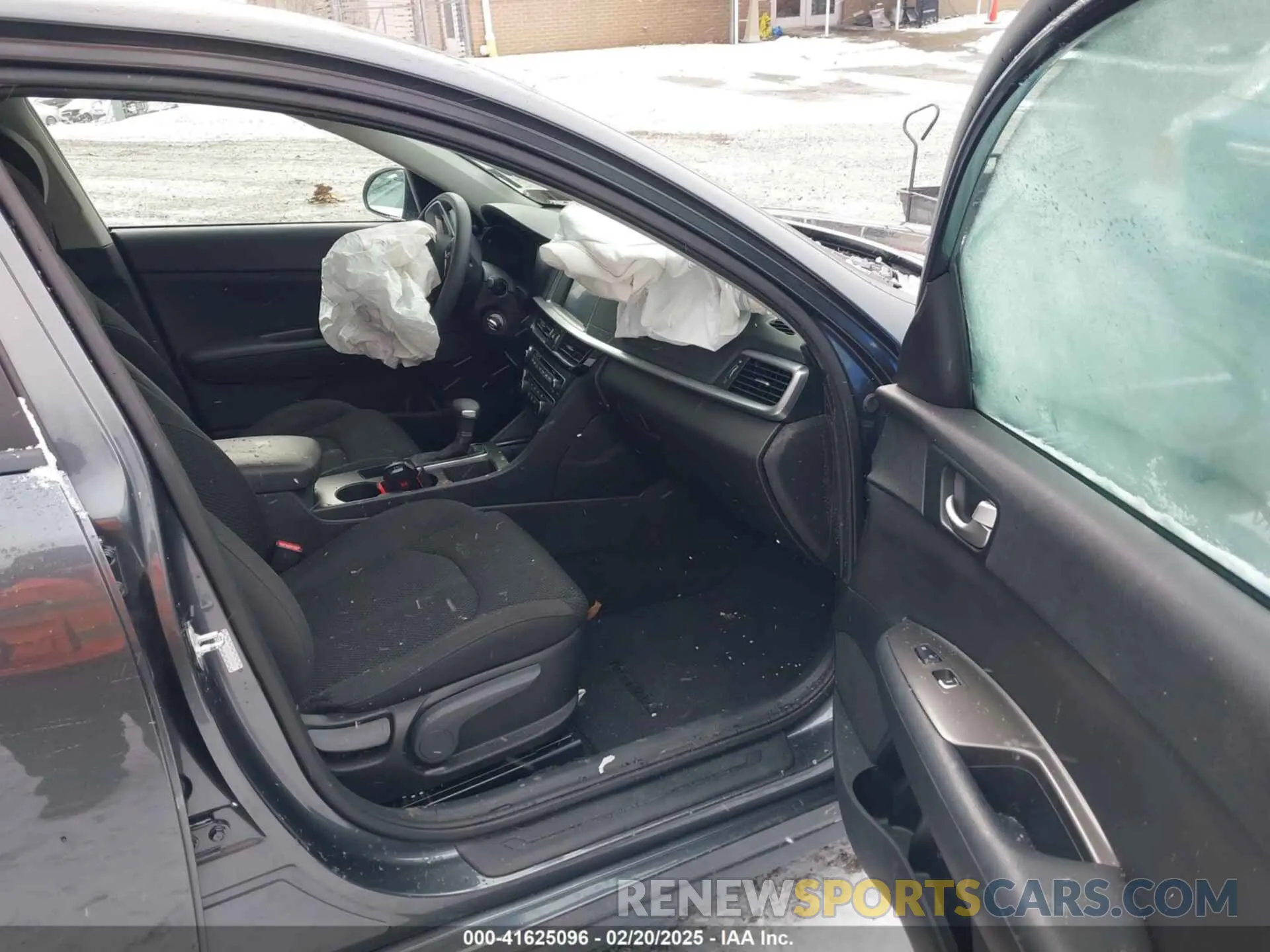 5 Photograph of a damaged car 5XXGT4L3XLG434058 KIA OPTIMA 2020