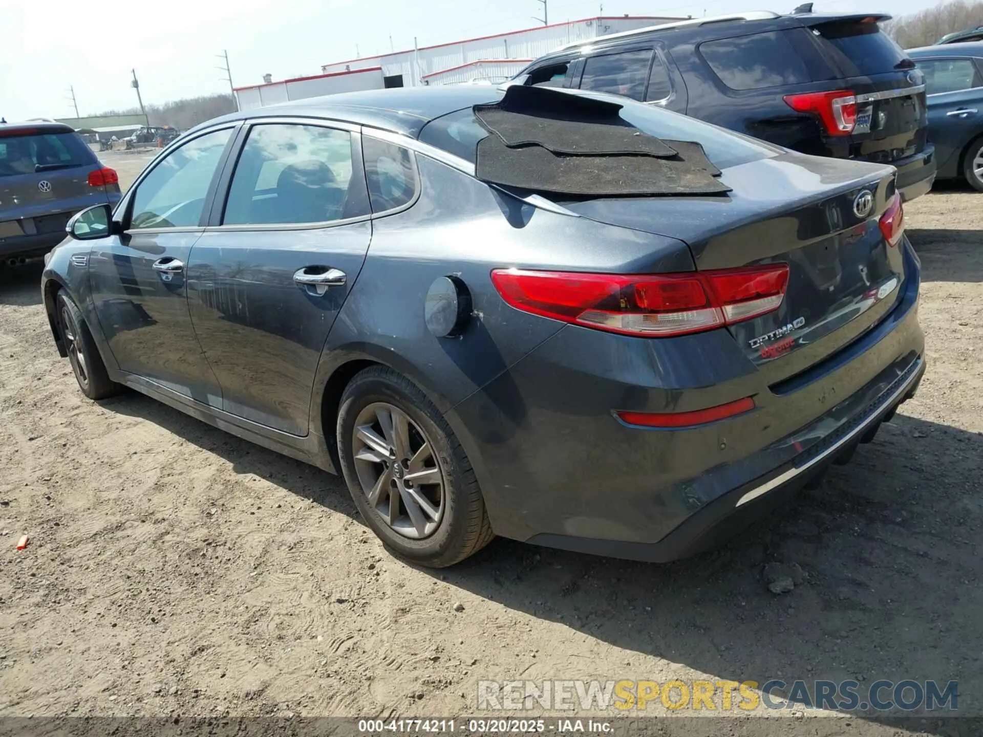 3 Photograph of a damaged car 5XXGT4L3XLG438465 KIA OPTIMA 2020