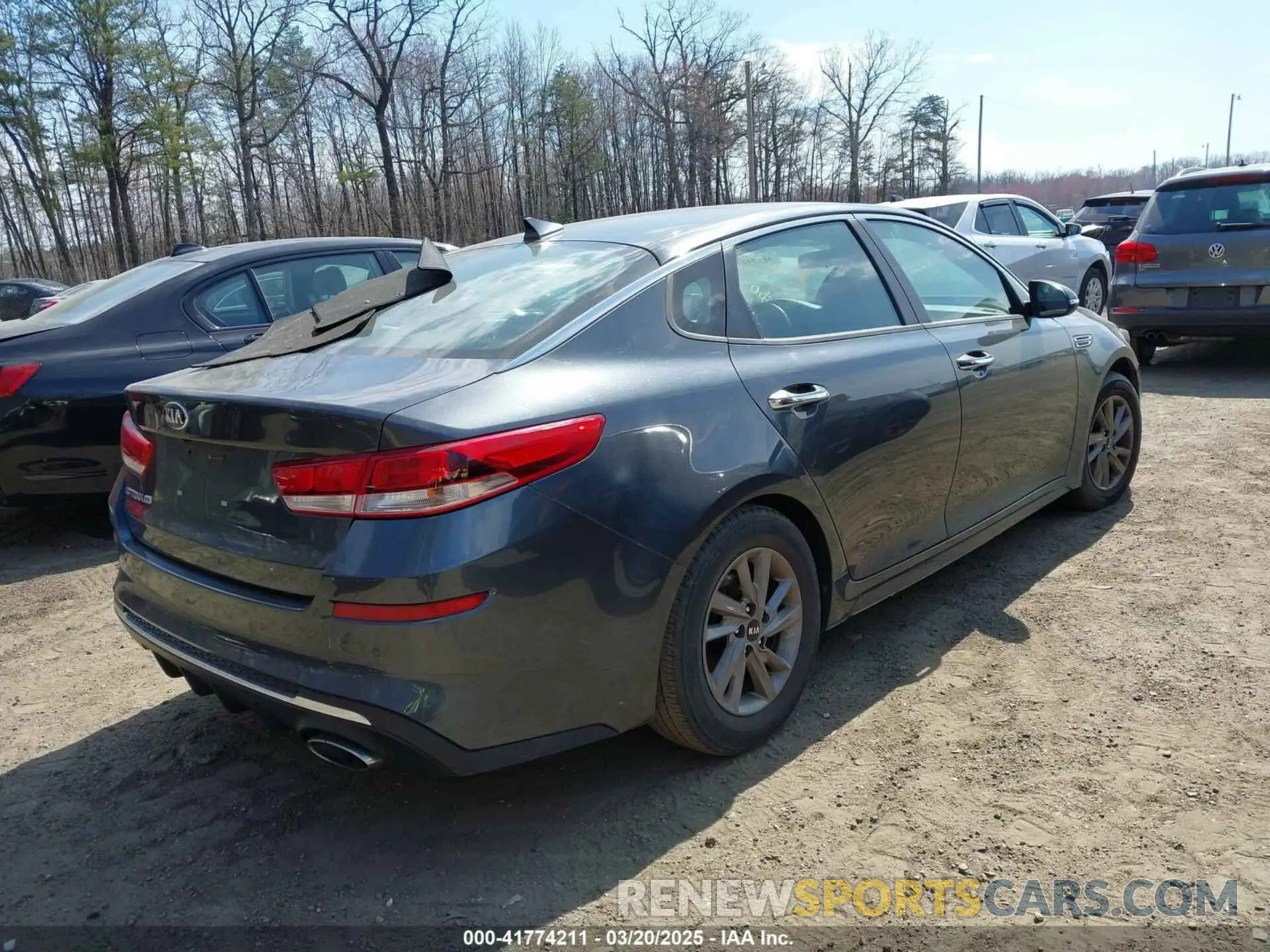 4 Photograph of a damaged car 5XXGT4L3XLG438465 KIA OPTIMA 2020