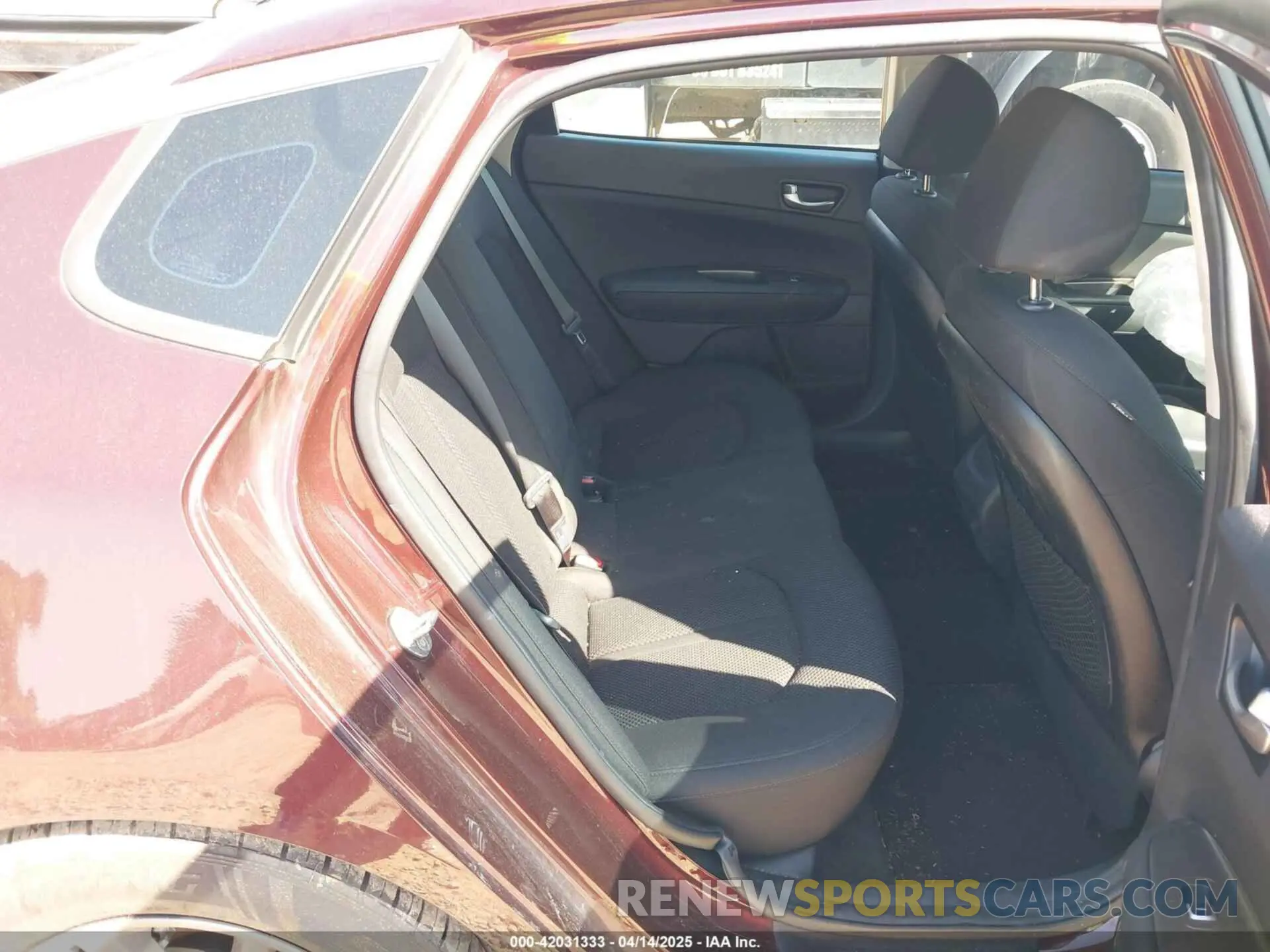 8 Photograph of a damaged car 5XXGT4L3XLG451698 KIA OPTIMA 2020