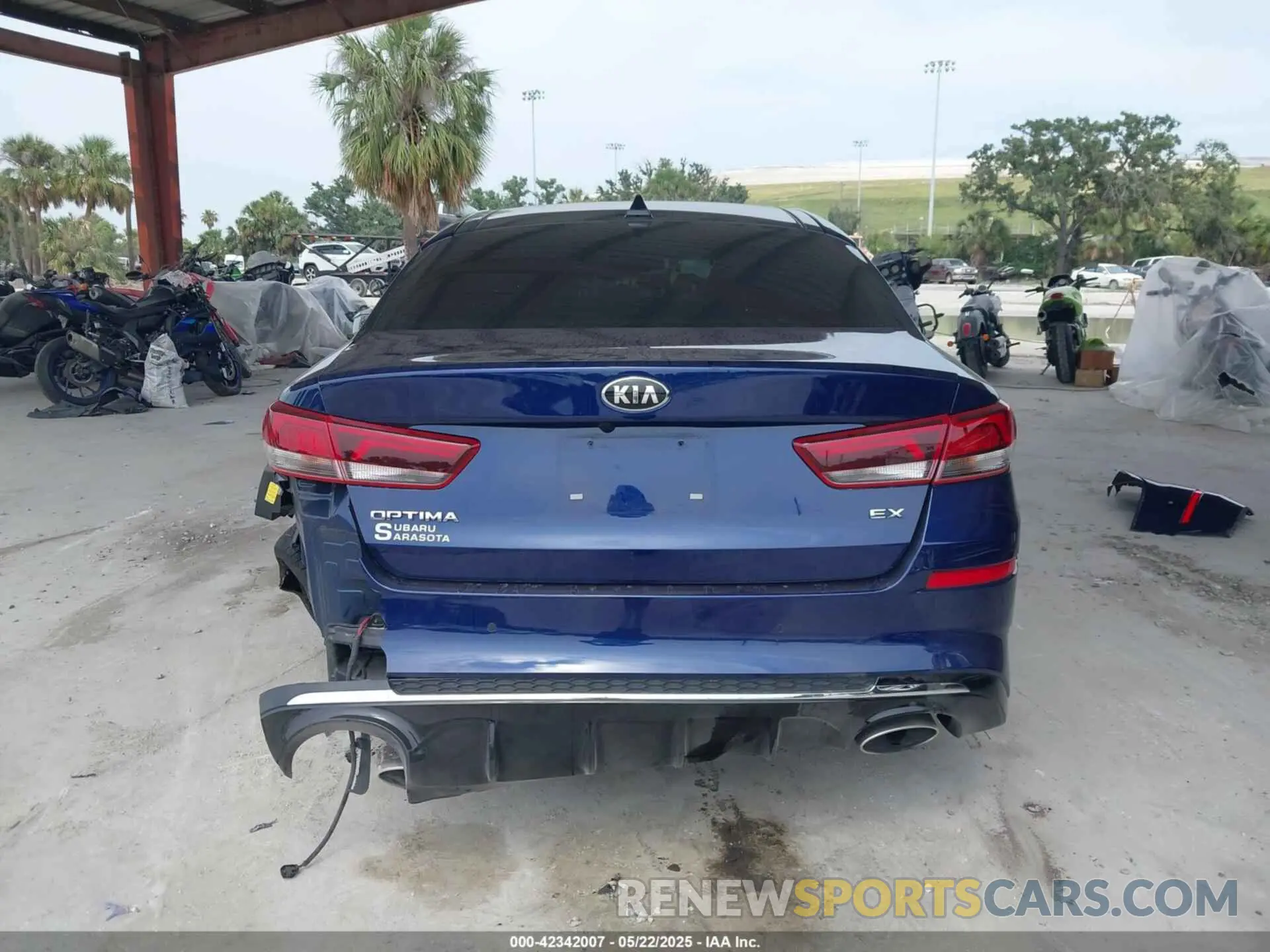 17 Photograph of a damaged car 5XXGU4L13LG405125 KIA OPTIMA 2020