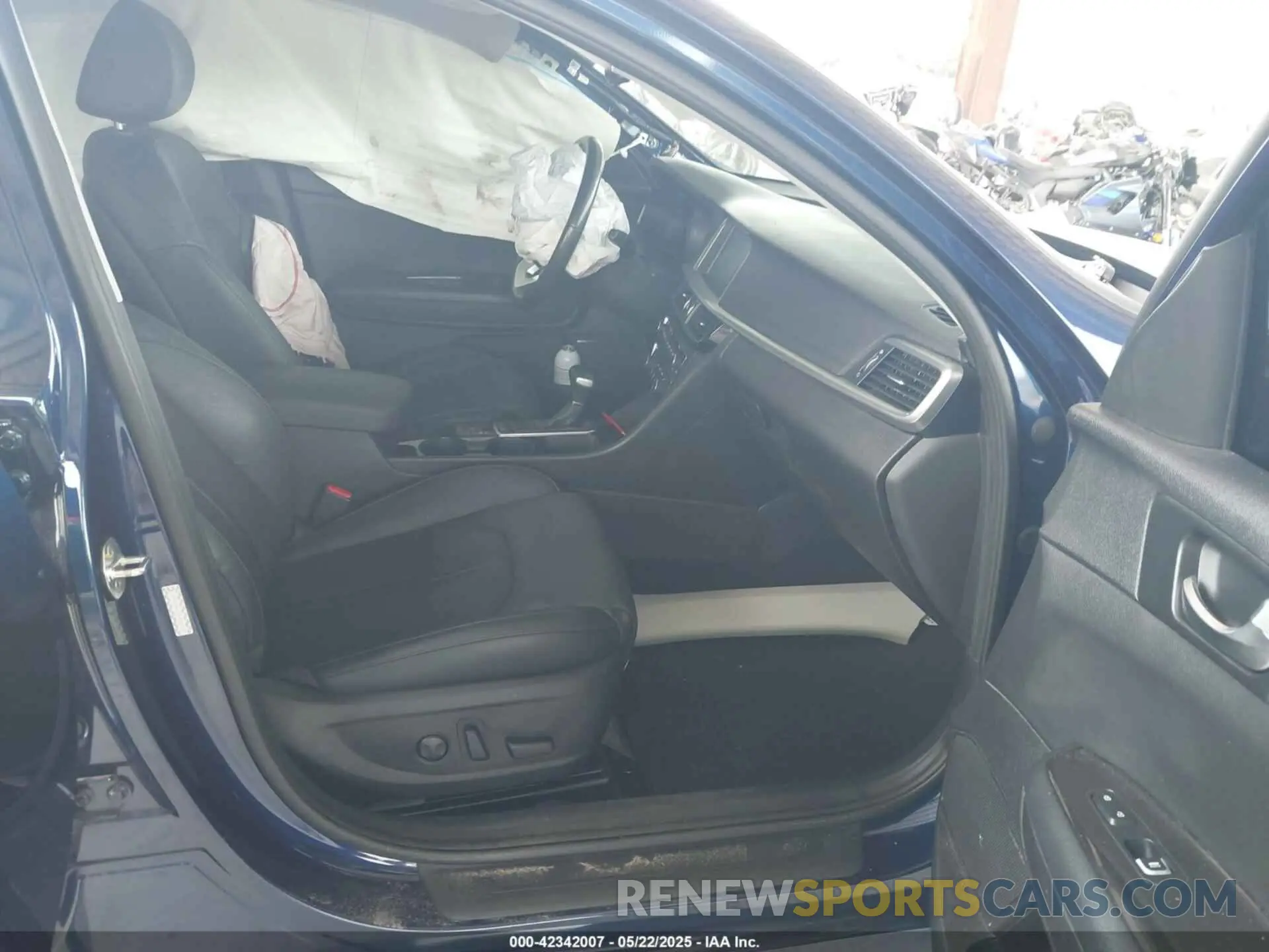 5 Photograph of a damaged car 5XXGU4L13LG405125 KIA OPTIMA 2020
