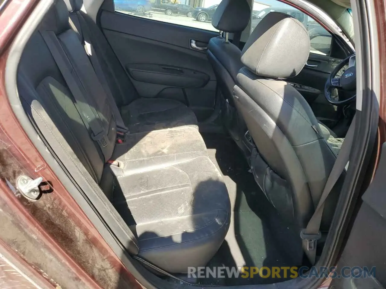 10 Photograph of a damaged car 5XXGU4L17LG393965 KIA OPTIMA 2020