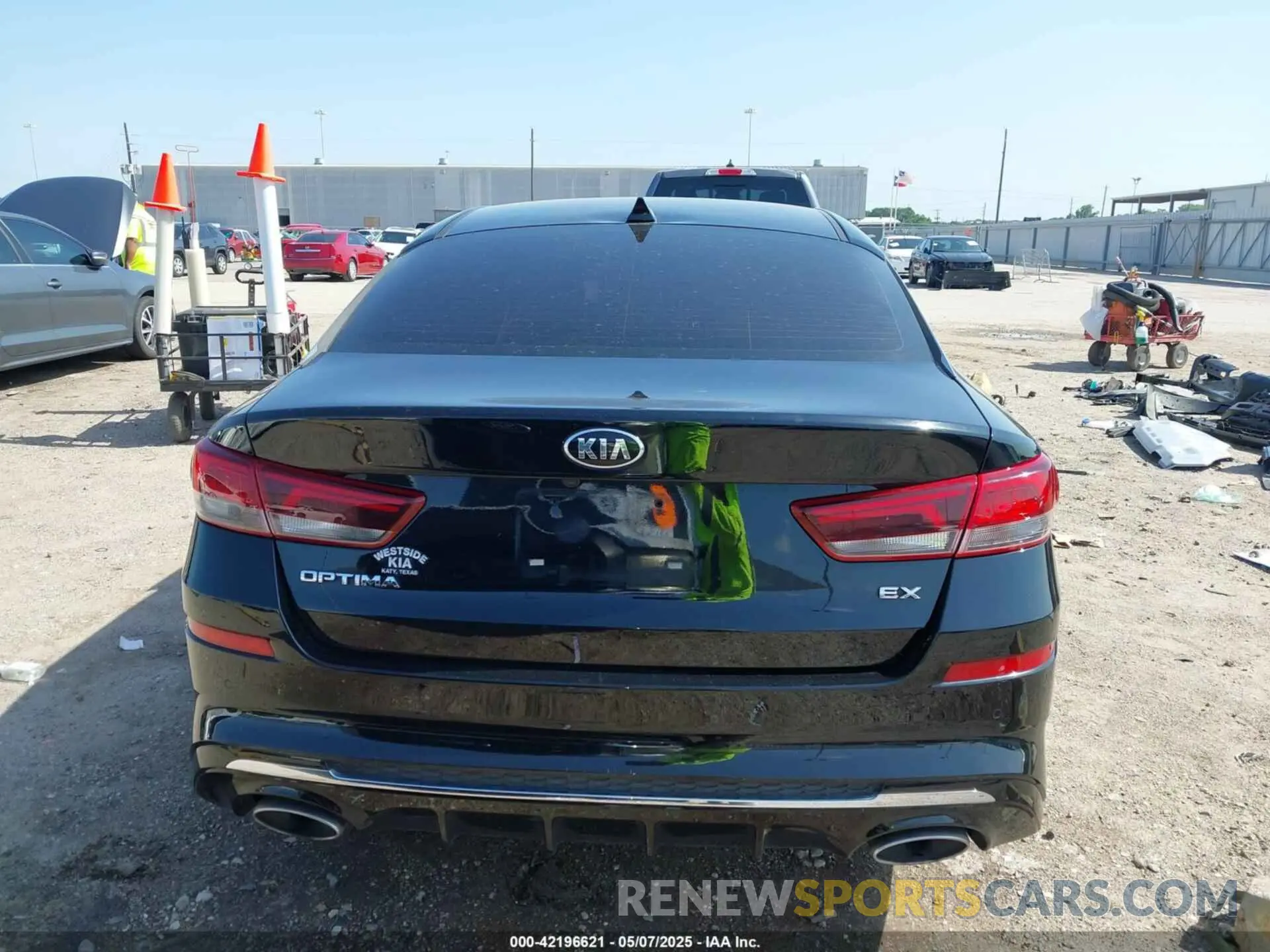 16 Photograph of a damaged car 5XXGU4L17LG395053 KIA OPTIMA 2020