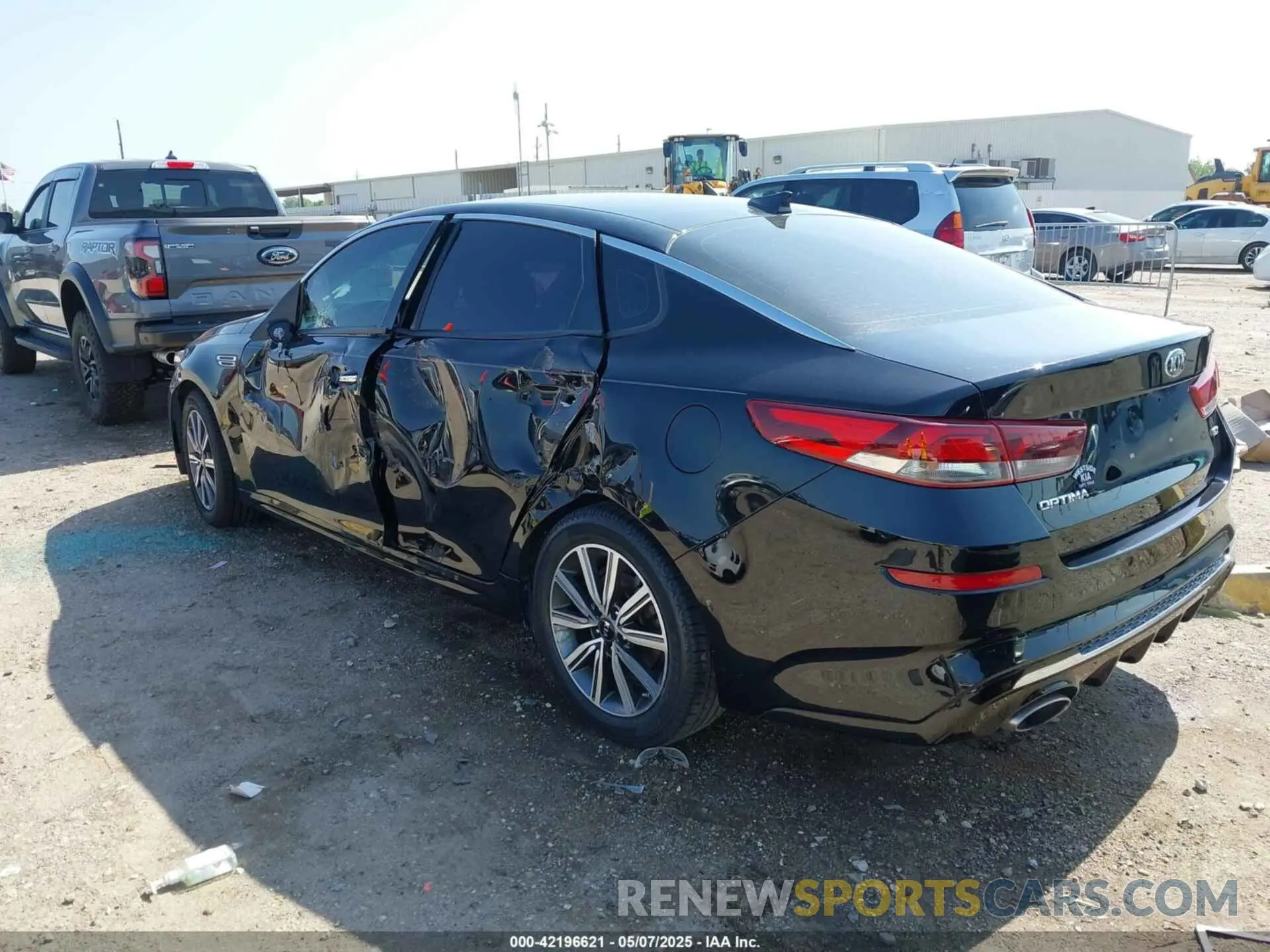 3 Photograph of a damaged car 5XXGU4L17LG395053 KIA OPTIMA 2020