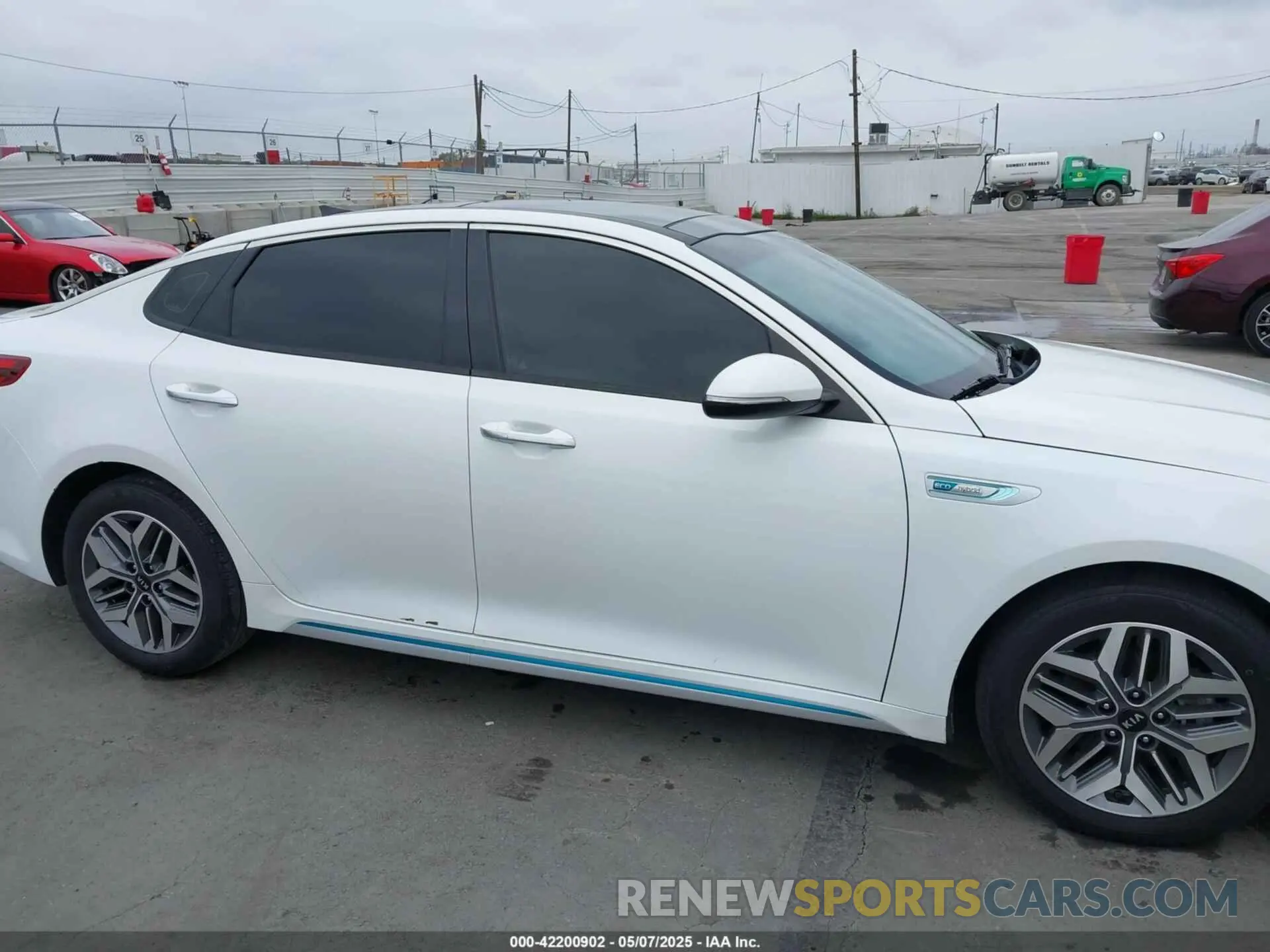 13 Photograph of a damaged car KNAGU4LE4L5038983 KIA OPTIMA HYBRID 2020