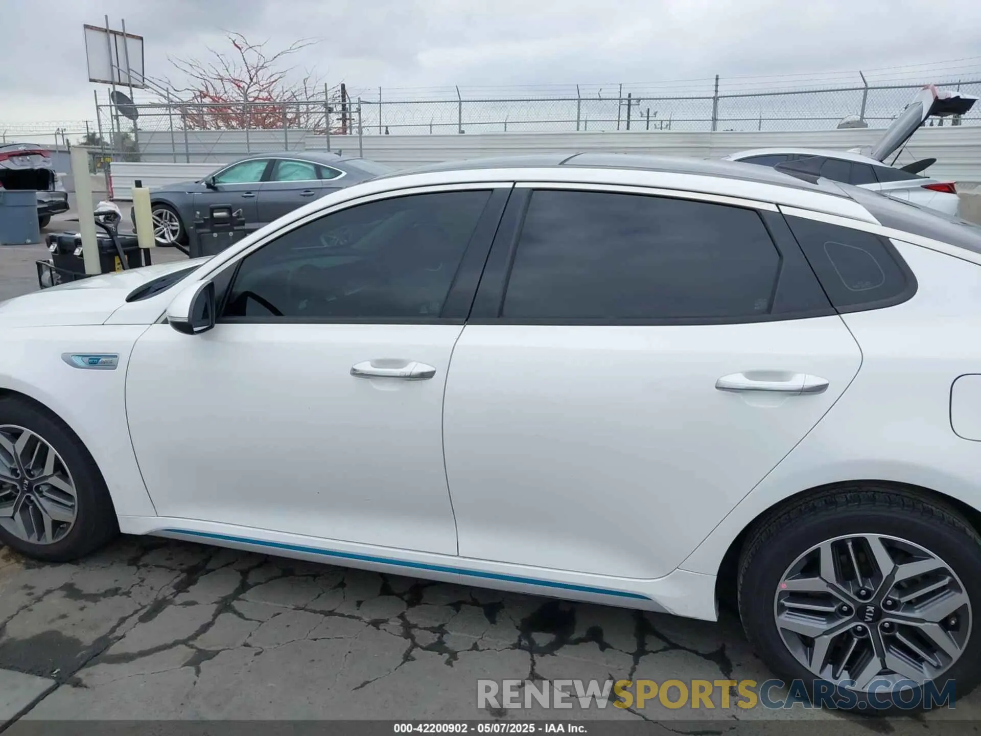 14 Photograph of a damaged car KNAGU4LE4L5038983 KIA OPTIMA HYBRID 2020