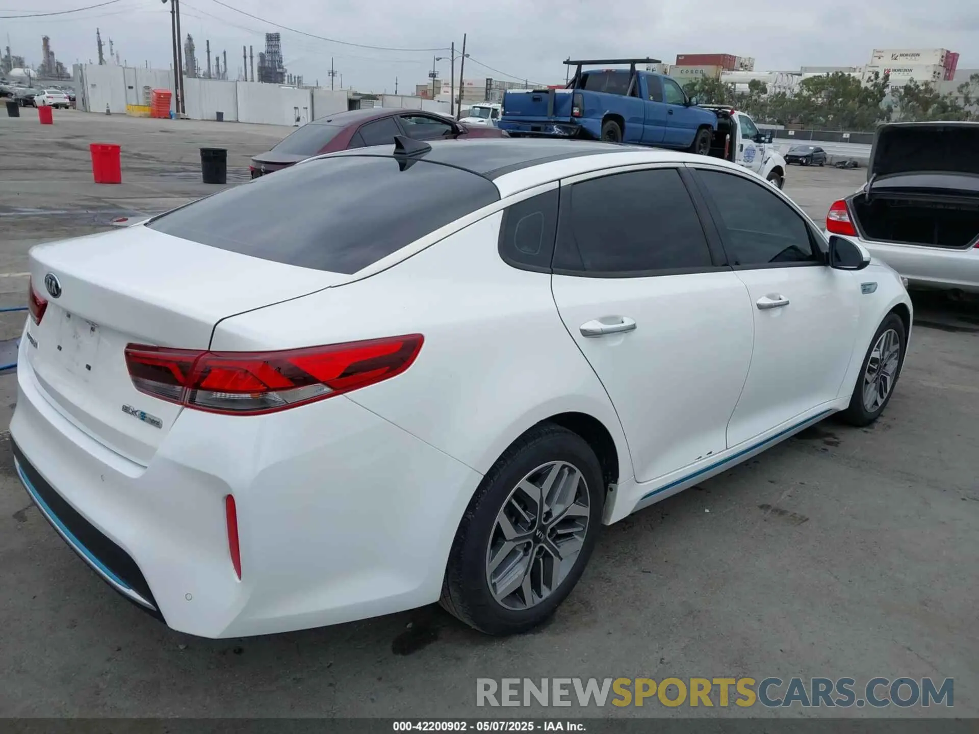 4 Photograph of a damaged car KNAGU4LE4L5038983 KIA OPTIMA HYBRID 2020