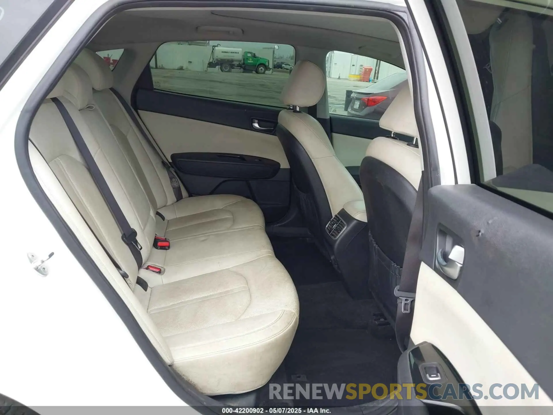 8 Photograph of a damaged car KNAGU4LE4L5038983 KIA OPTIMA HYBRID 2020