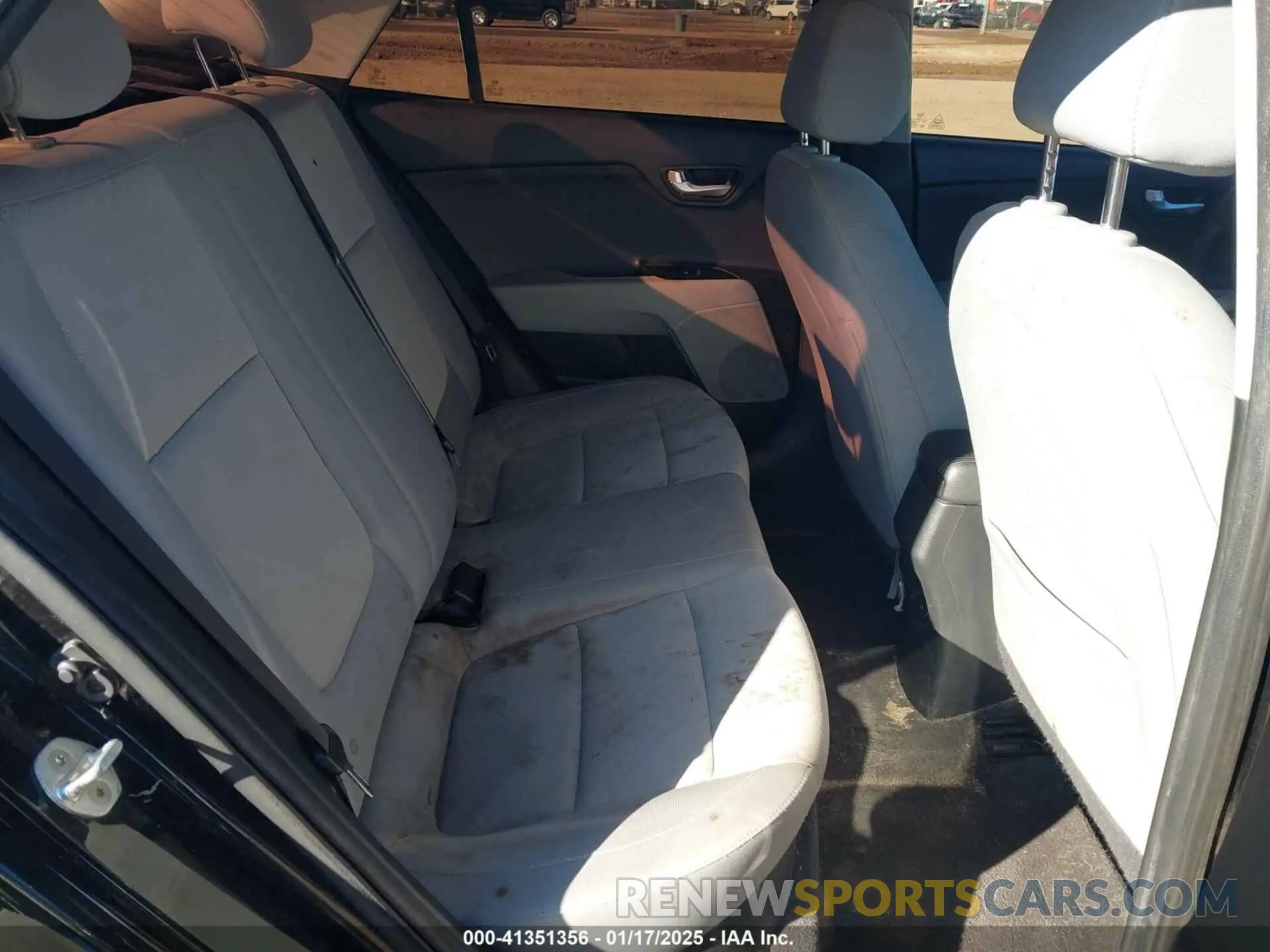 8 Photograph of a damaged car 3KPA24AB0KE214115 KIA RIO 2019
