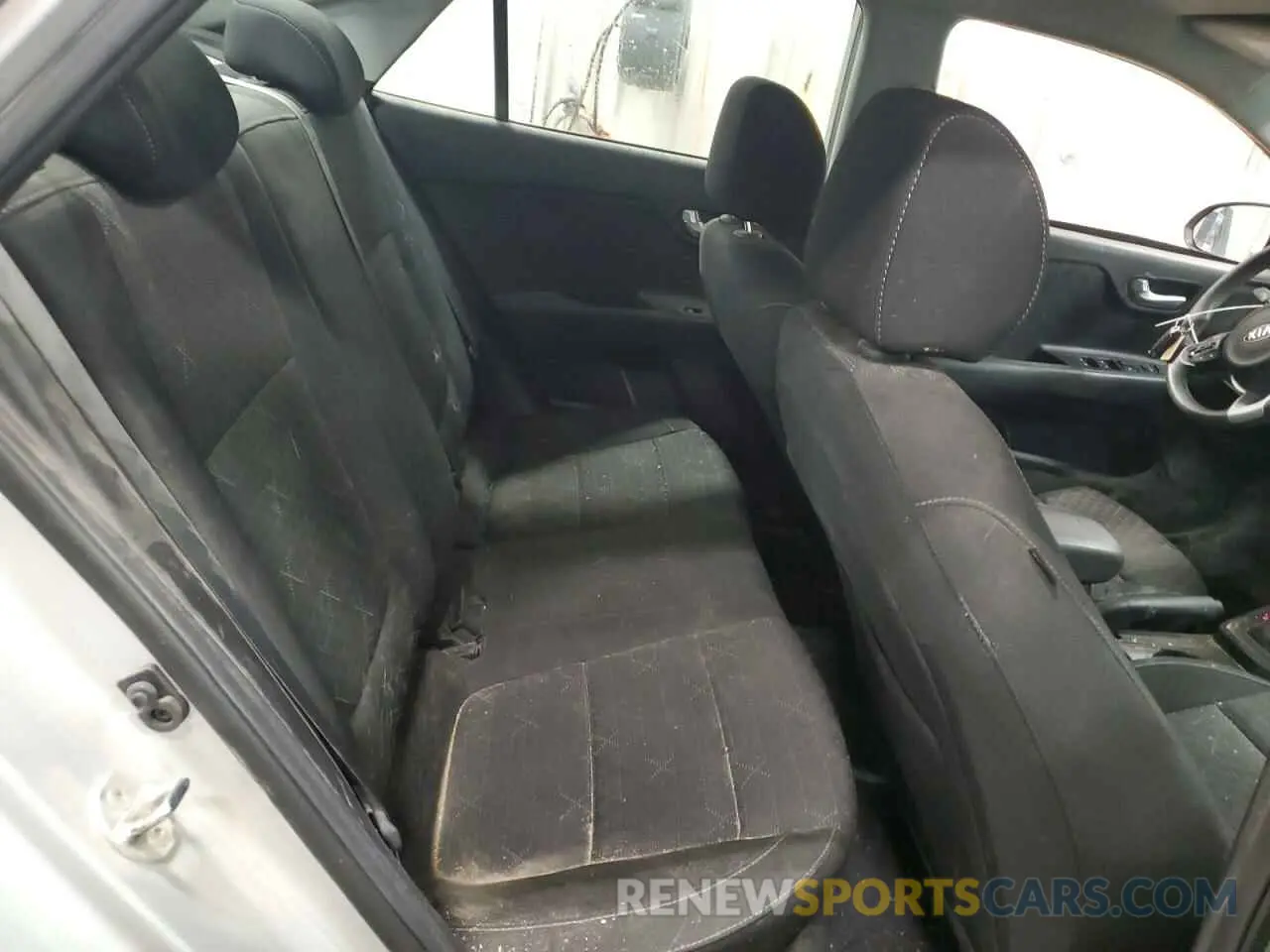 10 Photograph of a damaged car 3KPA24AB0KE233568 KIA RIO 2019