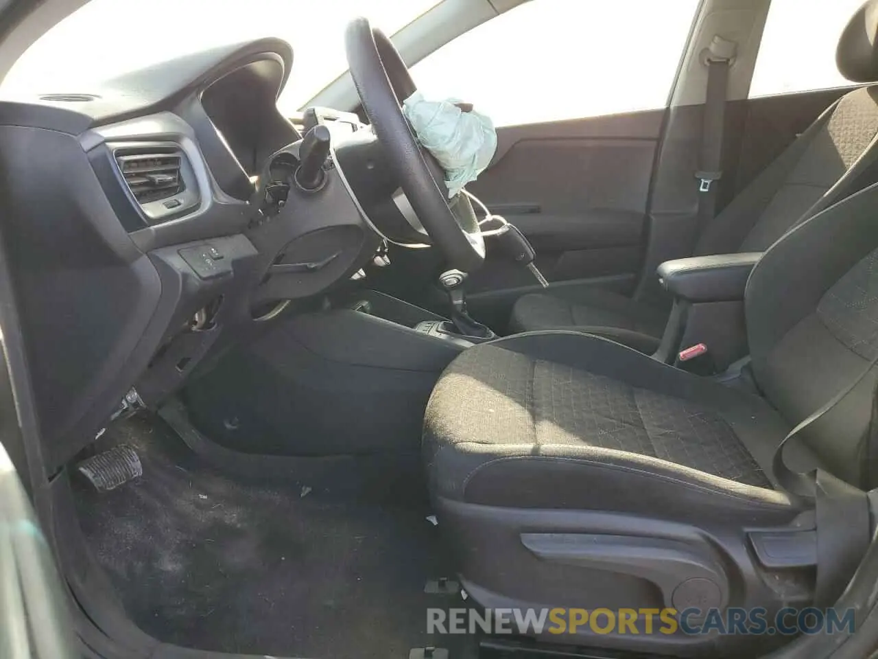 7 Photograph of a damaged car 3KPA24AB1KE160551 KIA RIO 2019