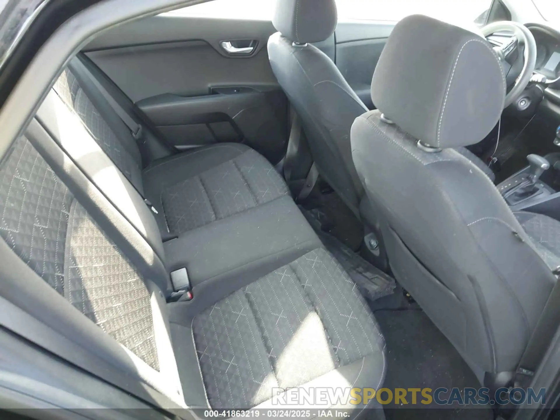 8 Photograph of a damaged car 3KPA24AB1KE198006 KIA RIO 2019