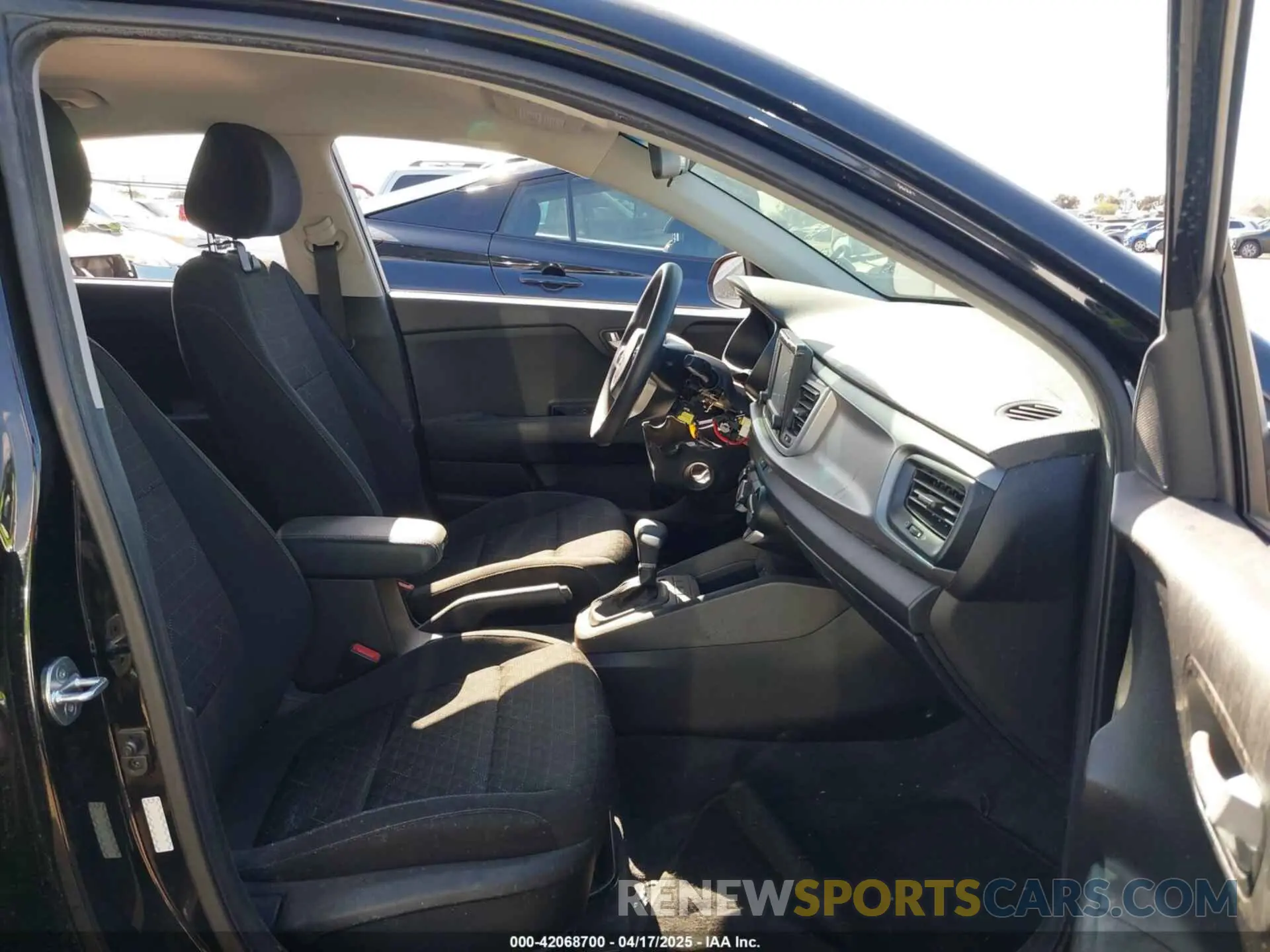 5 Photograph of a damaged car 3KPA24AB1KE201390 KIA RIO 2019