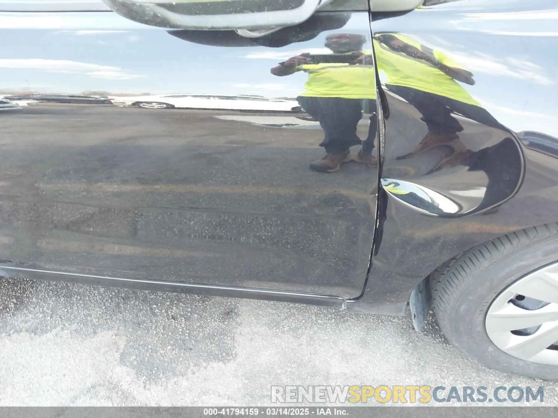 17 Photograph of a damaged car 3KPA24AB1KE210638 KIA RIO 2019
