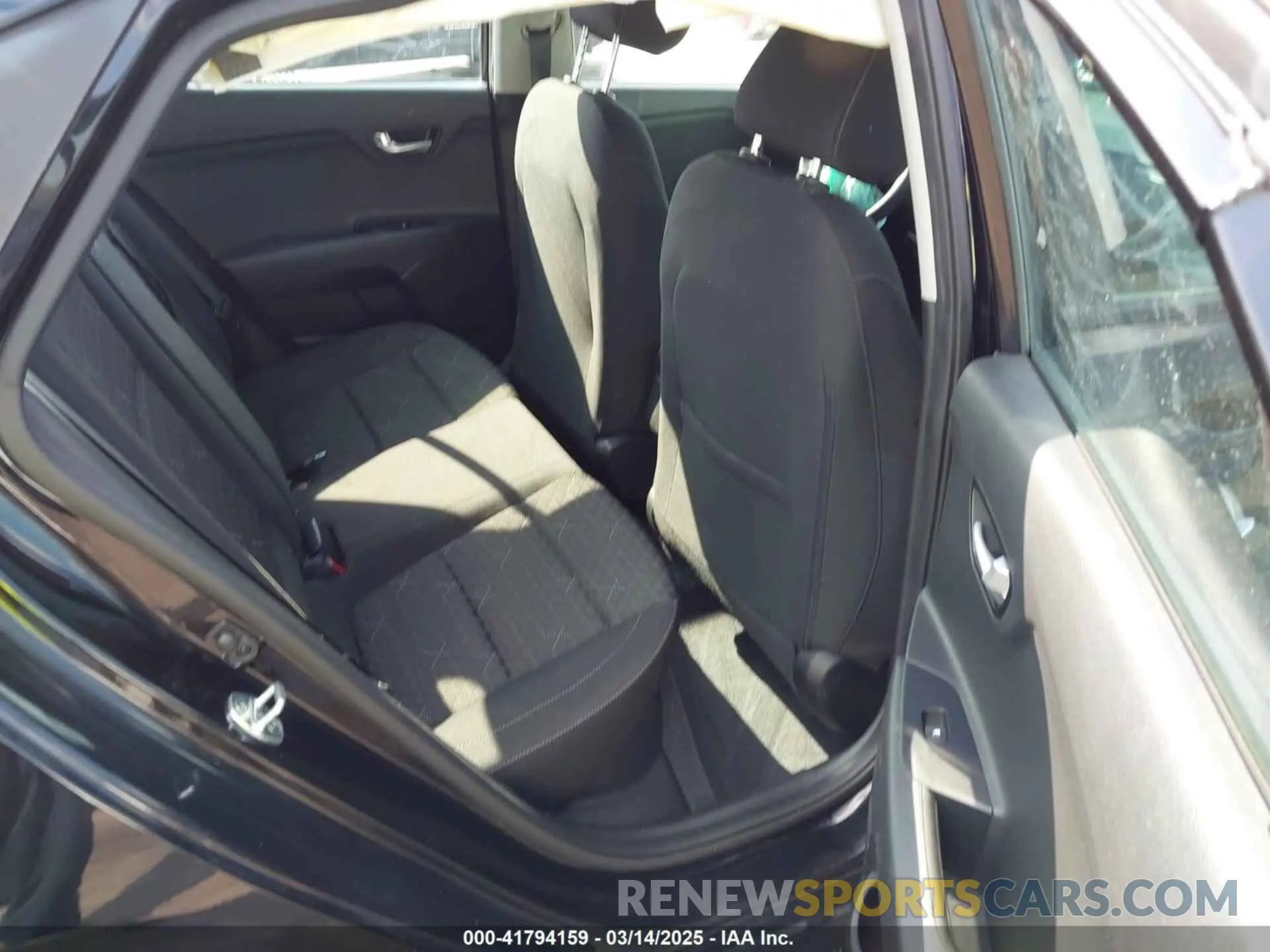 8 Photograph of a damaged car 3KPA24AB1KE210638 KIA RIO 2019