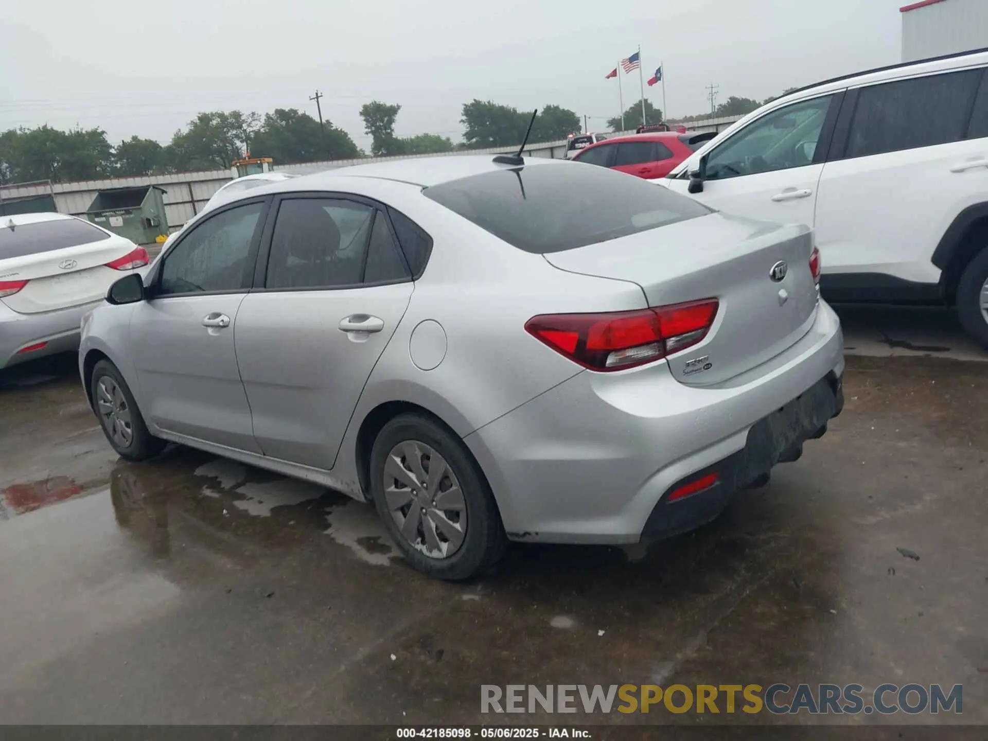 13 Photograph of a damaged car 3KPA24AB1KE213894 KIA RIO 2019