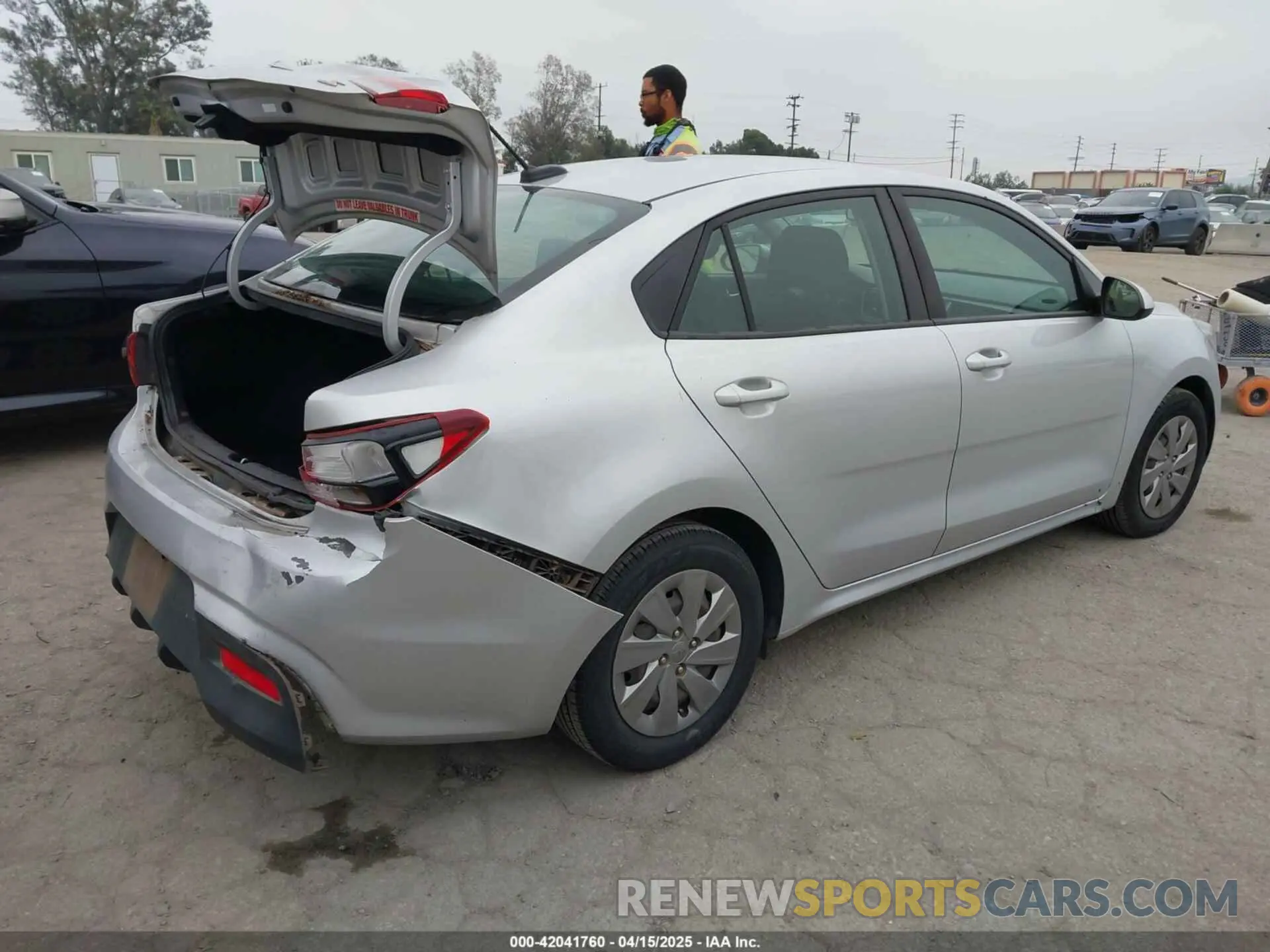 4 Photograph of a damaged car 3KPA24AB2KE164642 KIA RIO 2019