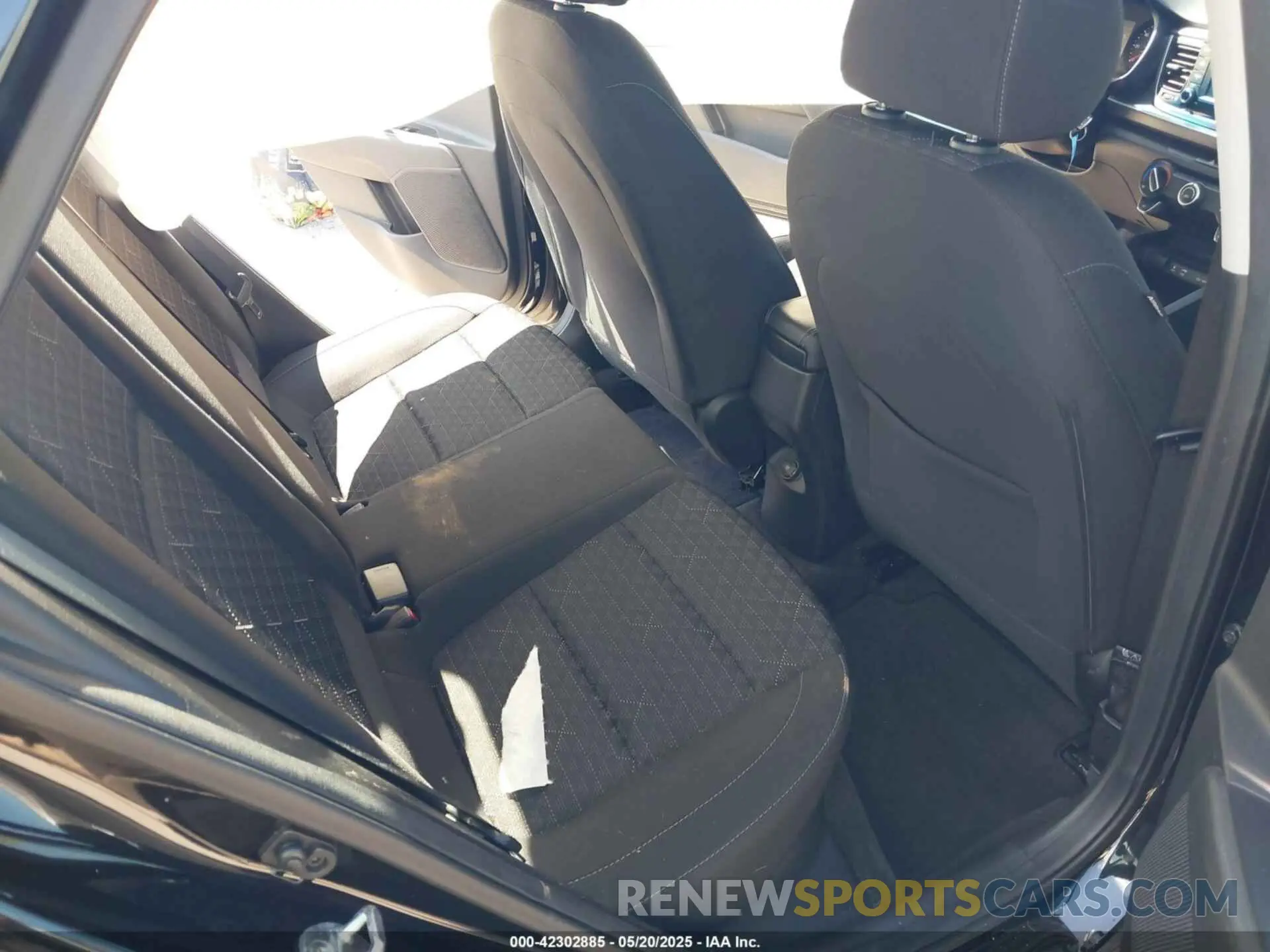 8 Photograph of a damaged car 3KPA24AB2KE218442 KIA RIO 2019