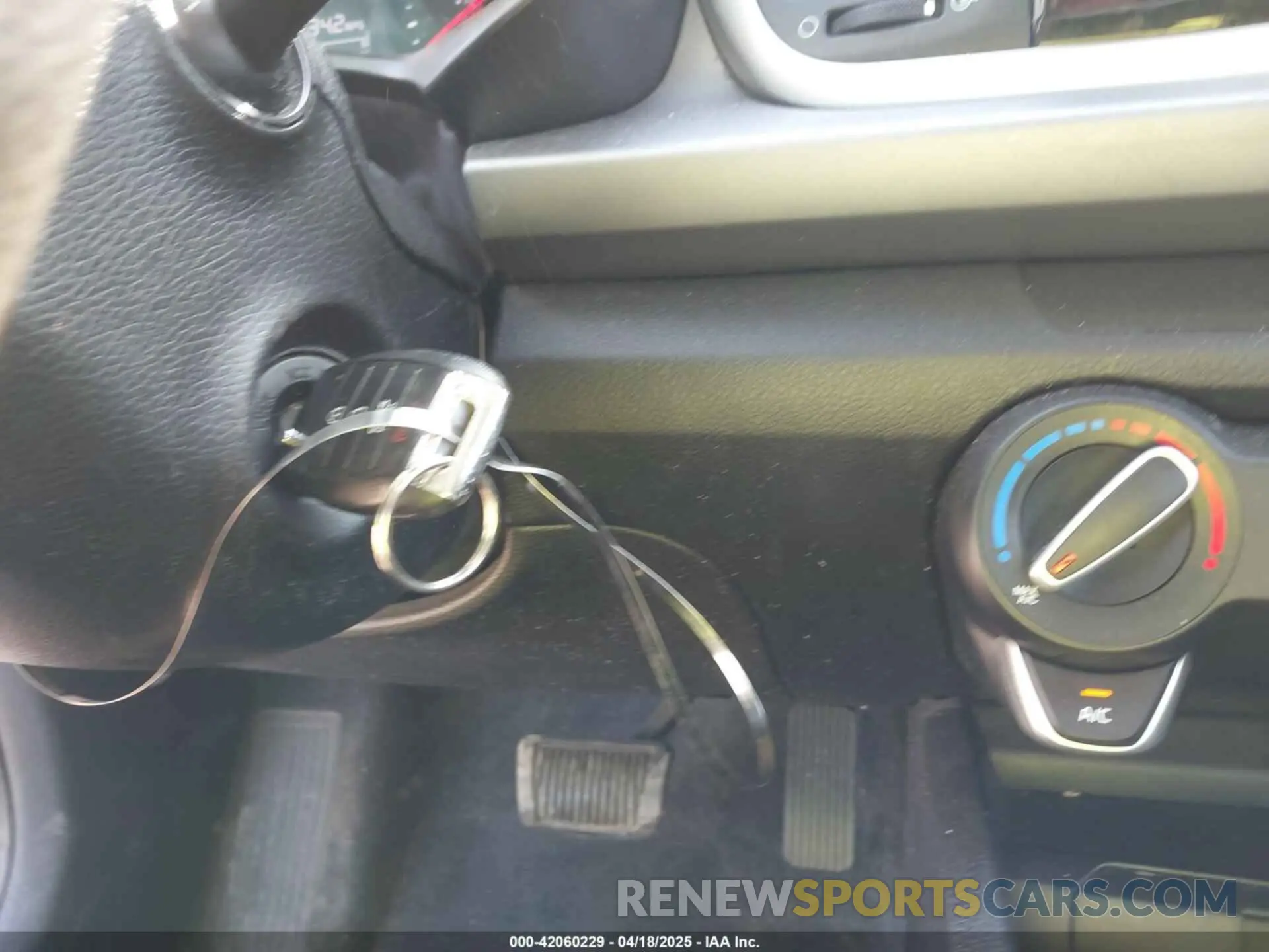 11 Photograph of a damaged car 3KPA24AB2KE241607 KIA RIO 2019
