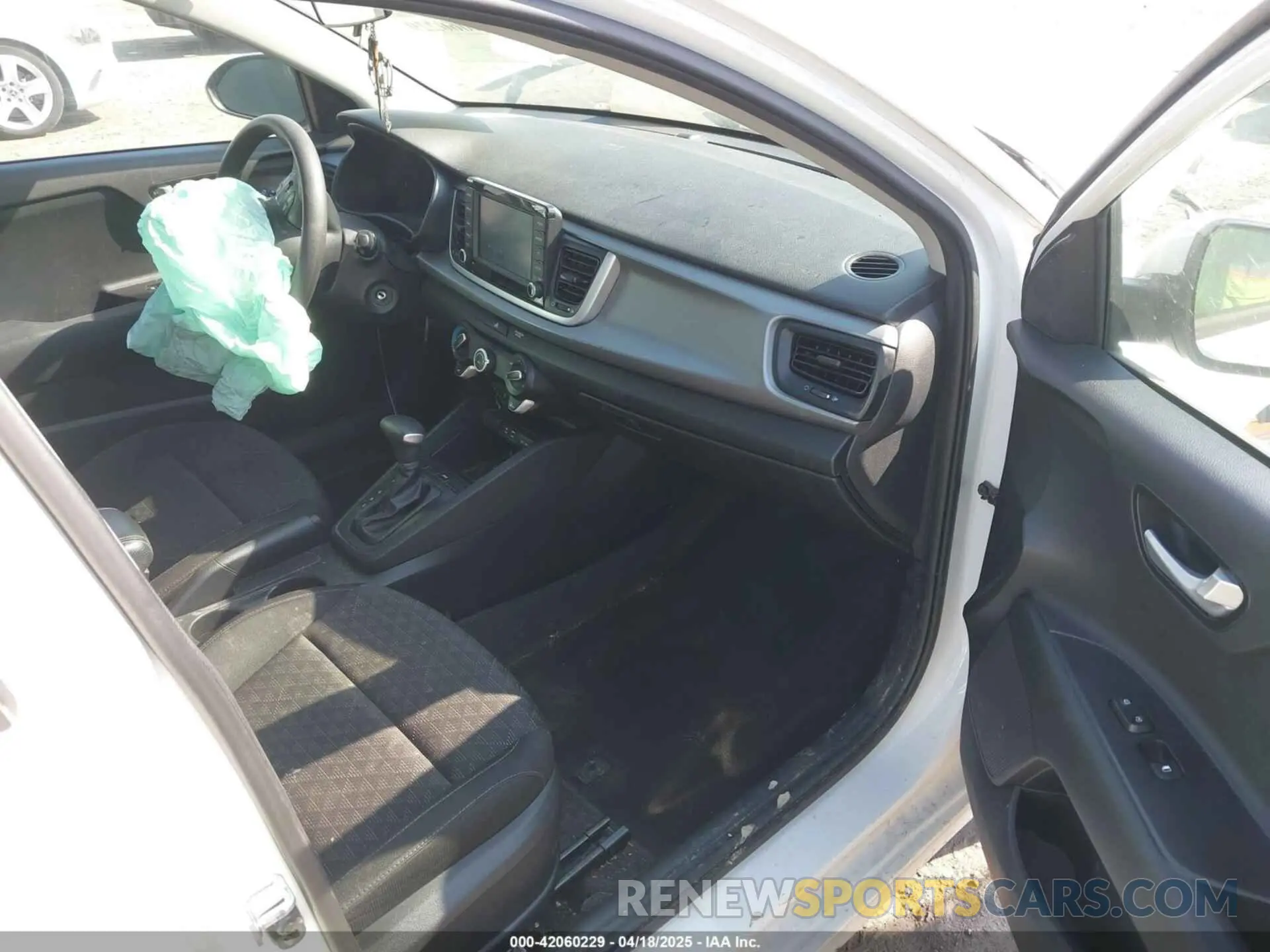 5 Photograph of a damaged car 3KPA24AB2KE241607 KIA RIO 2019
