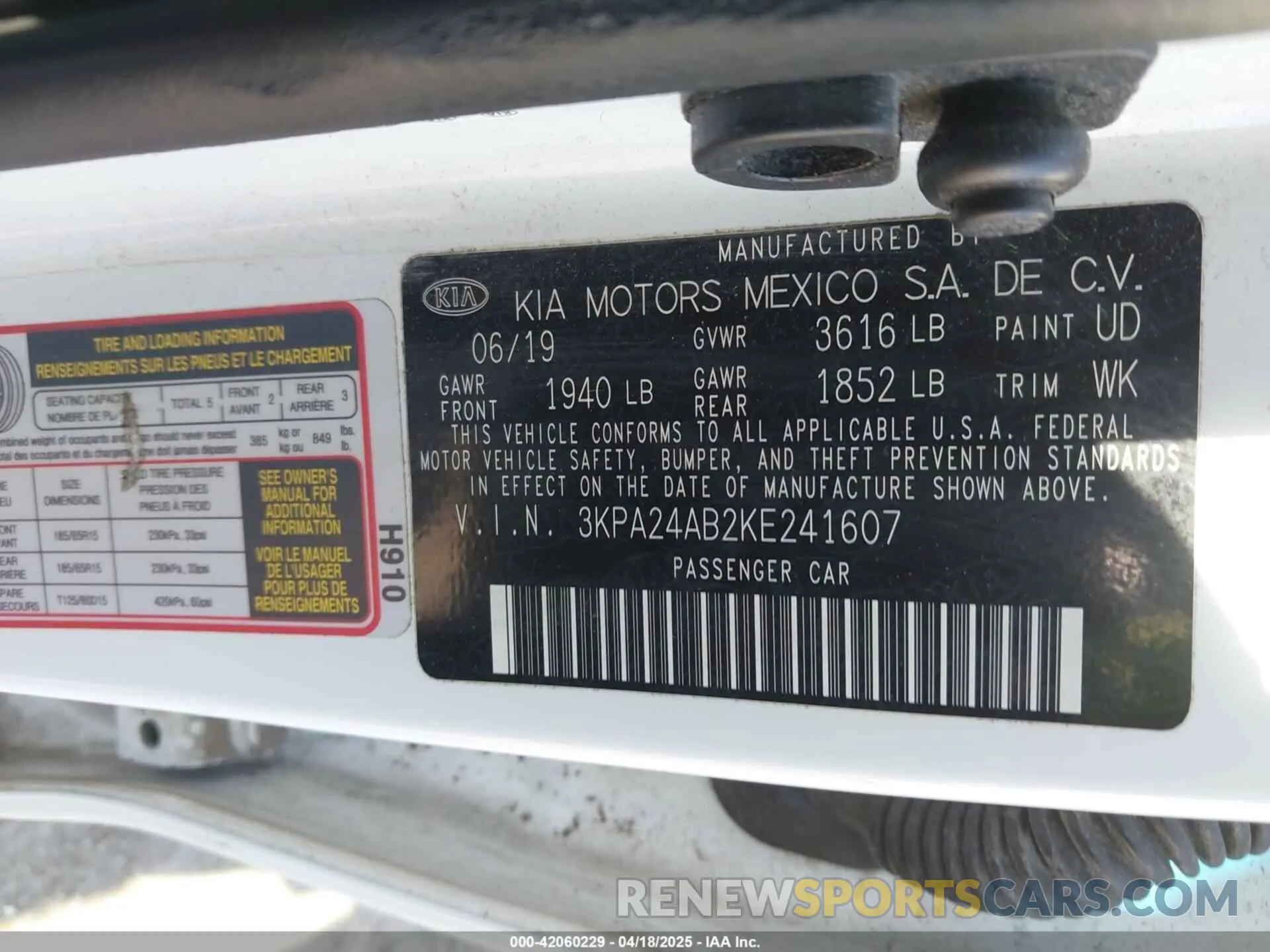 9 Photograph of a damaged car 3KPA24AB2KE241607 KIA RIO 2019