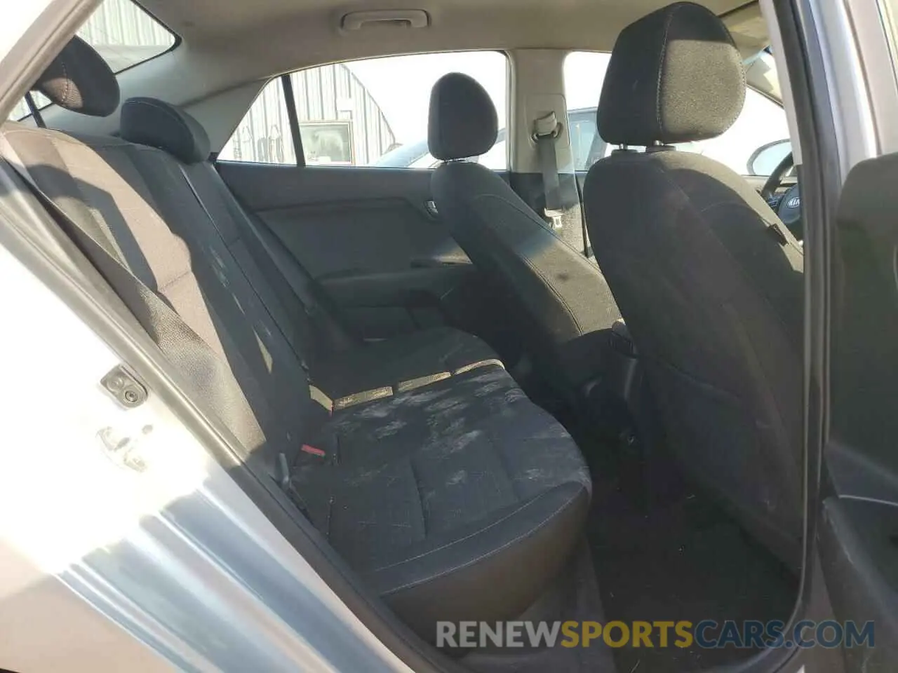 11 Photograph of a damaged car 3KPA24AB5KE167129 KIA RIO 2019