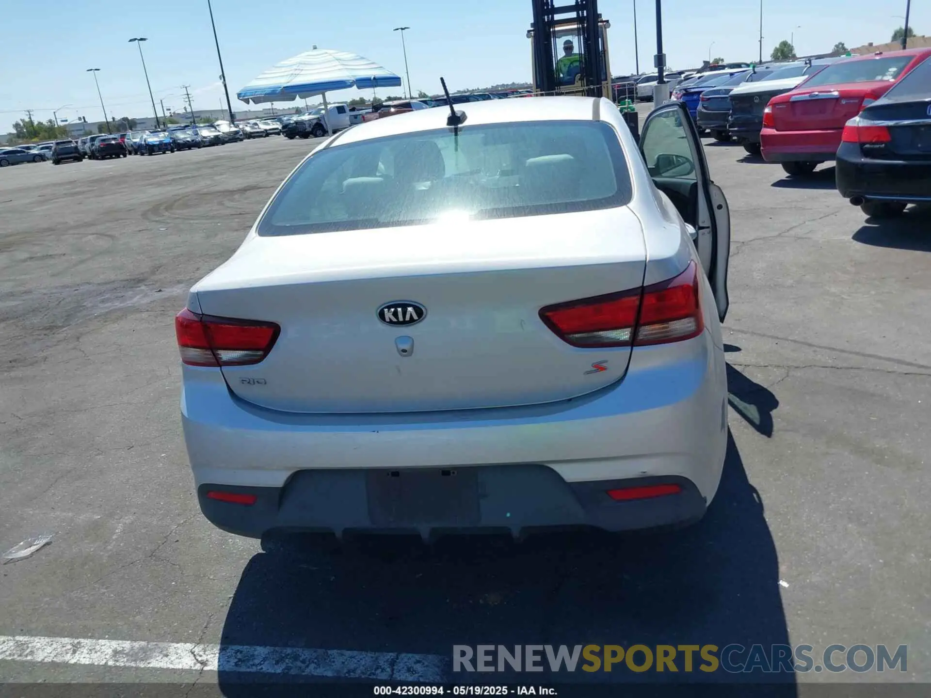 17 Photograph of a damaged car 3KPA24AB6KE166894 KIA RIO 2019