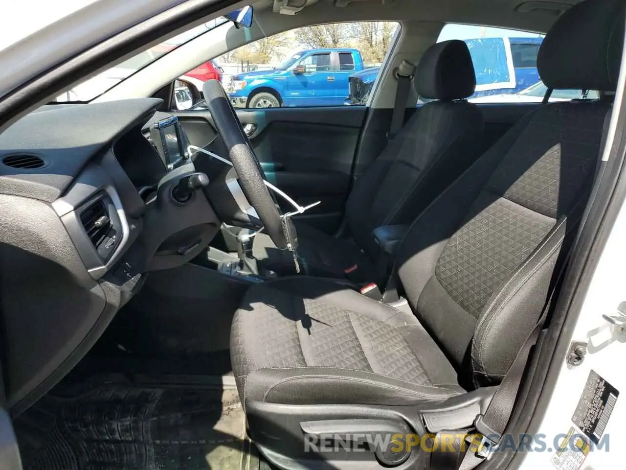 7 Photograph of a damaged car 3KPA24AB7KE194896 KIA RIO 2019