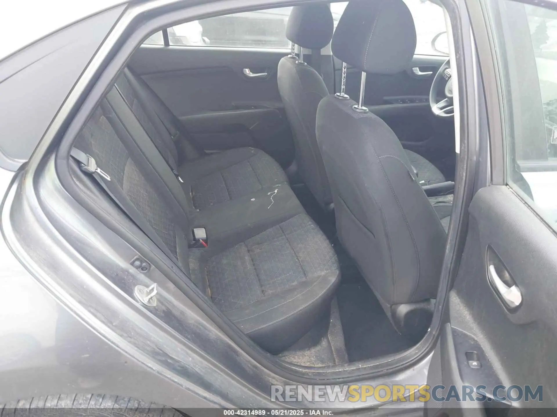 8 Photograph of a damaged car 3KPA24AB9KE157204 KIA RIO 2019