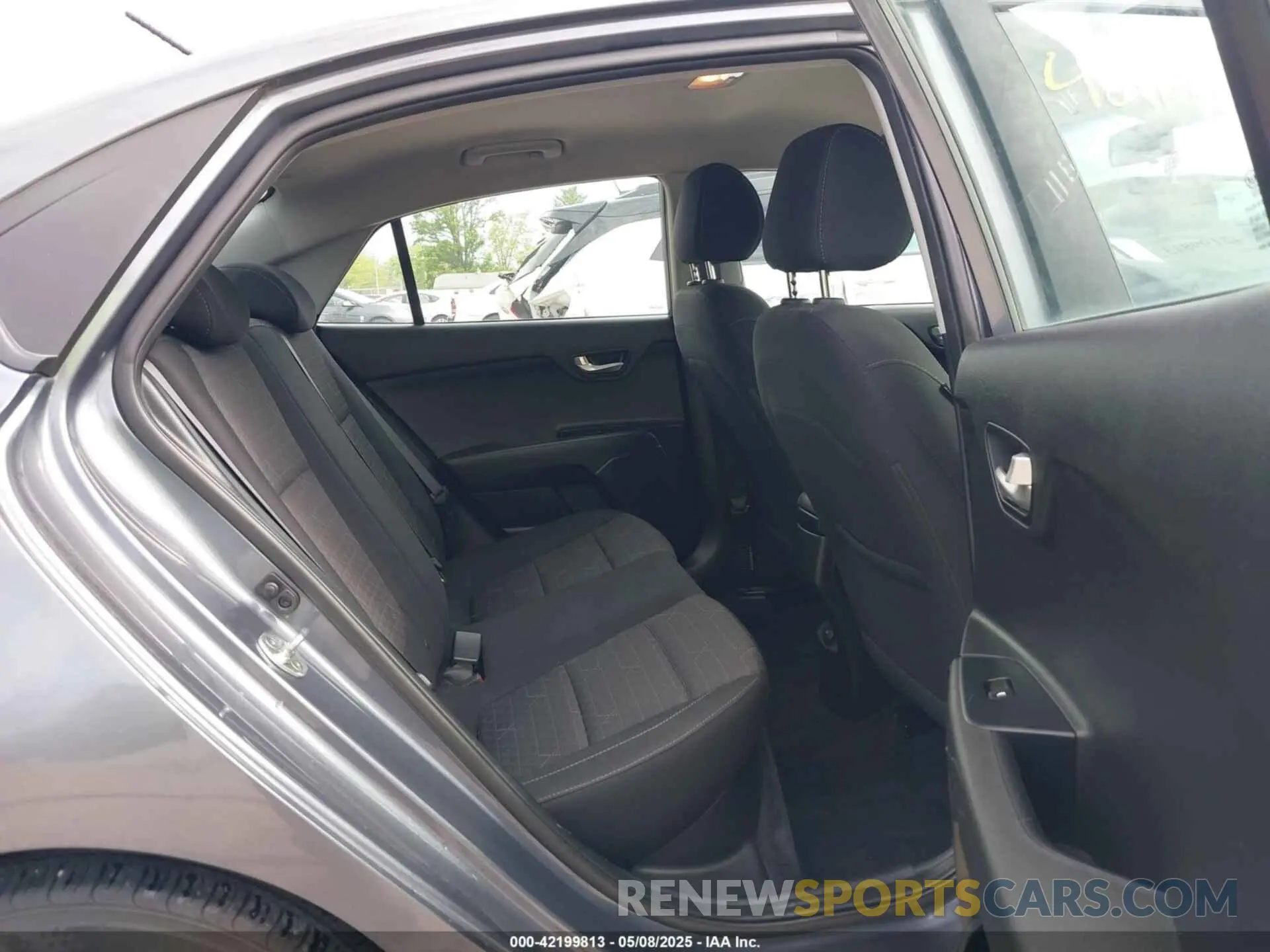 8 Photograph of a damaged car 3KPA24AB9KE170387 KIA RIO 2019