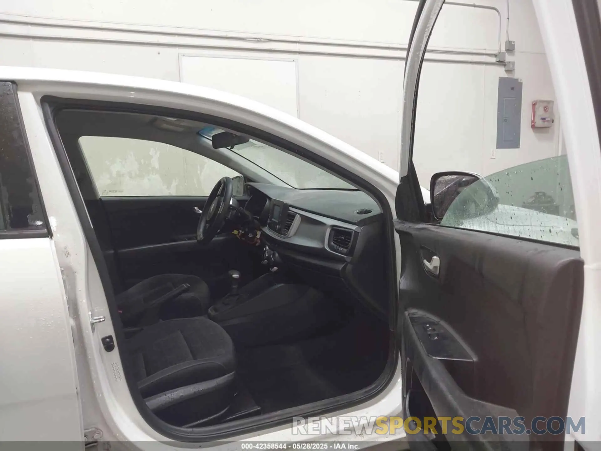5 Photograph of a damaged car 3KPA24AB9KE248537 KIA RIO 2019