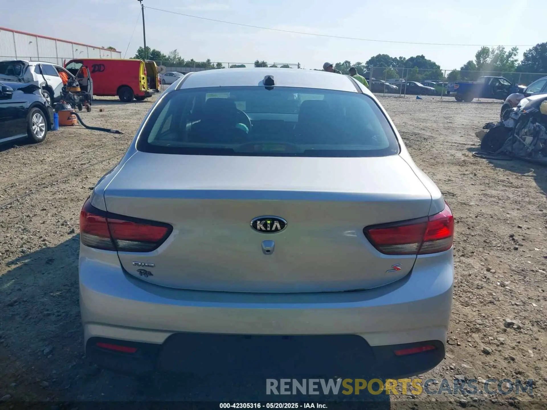 17 Photograph of a damaged car 3KPA24AD0LE286547 KIA RIO 2020