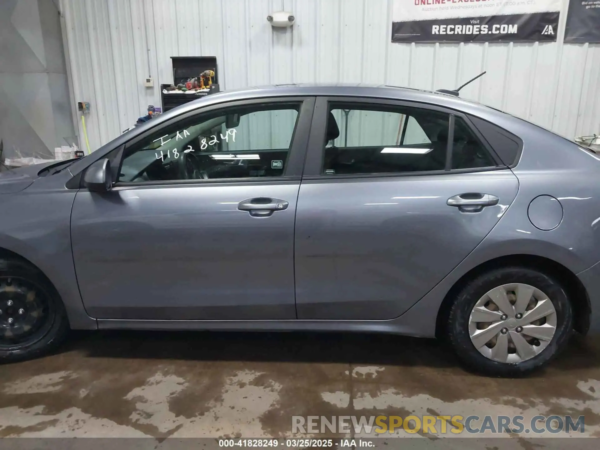14 Photograph of a damaged car 3KPA24AD0LE322706 KIA RIO 2020