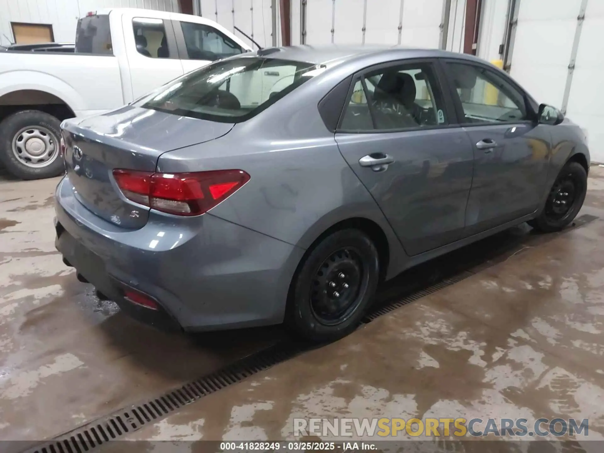 4 Photograph of a damaged car 3KPA24AD0LE322706 KIA RIO 2020