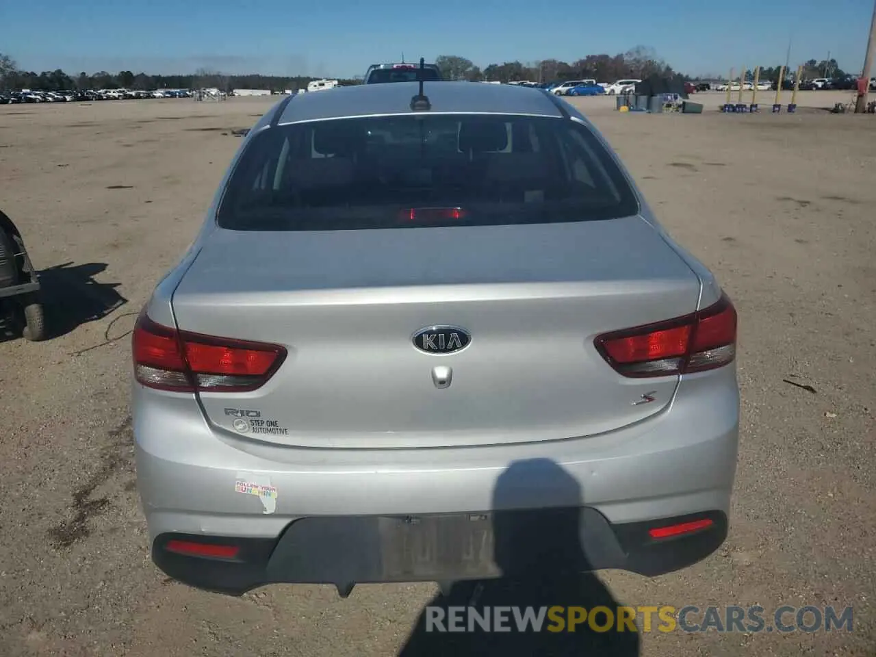 6 Photograph of a damaged car 3KPA24AD0LE329803 KIA RIO 2020