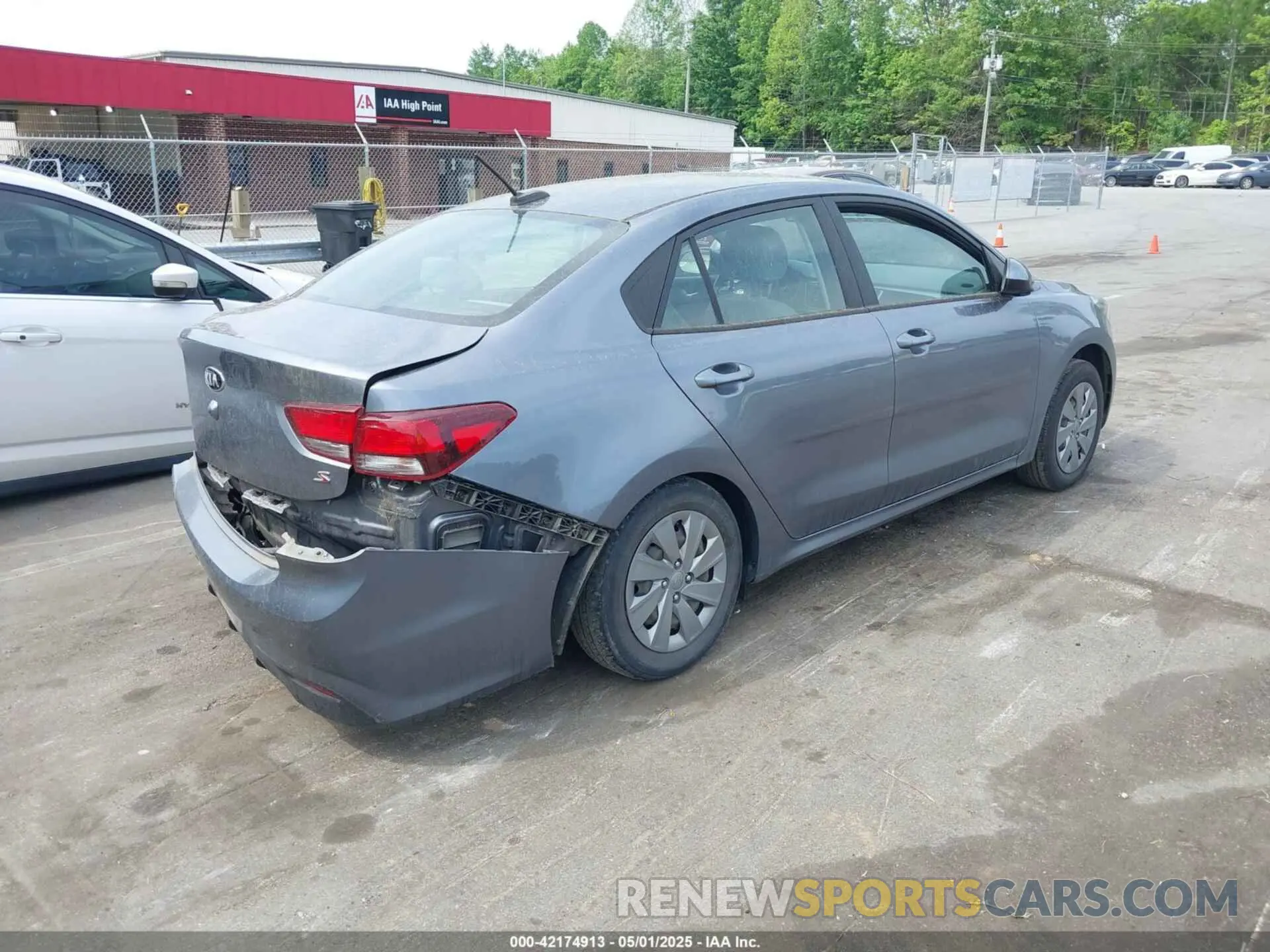 4 Photograph of a damaged car 3KPA24AD0LE336105 KIA RIO 2020
