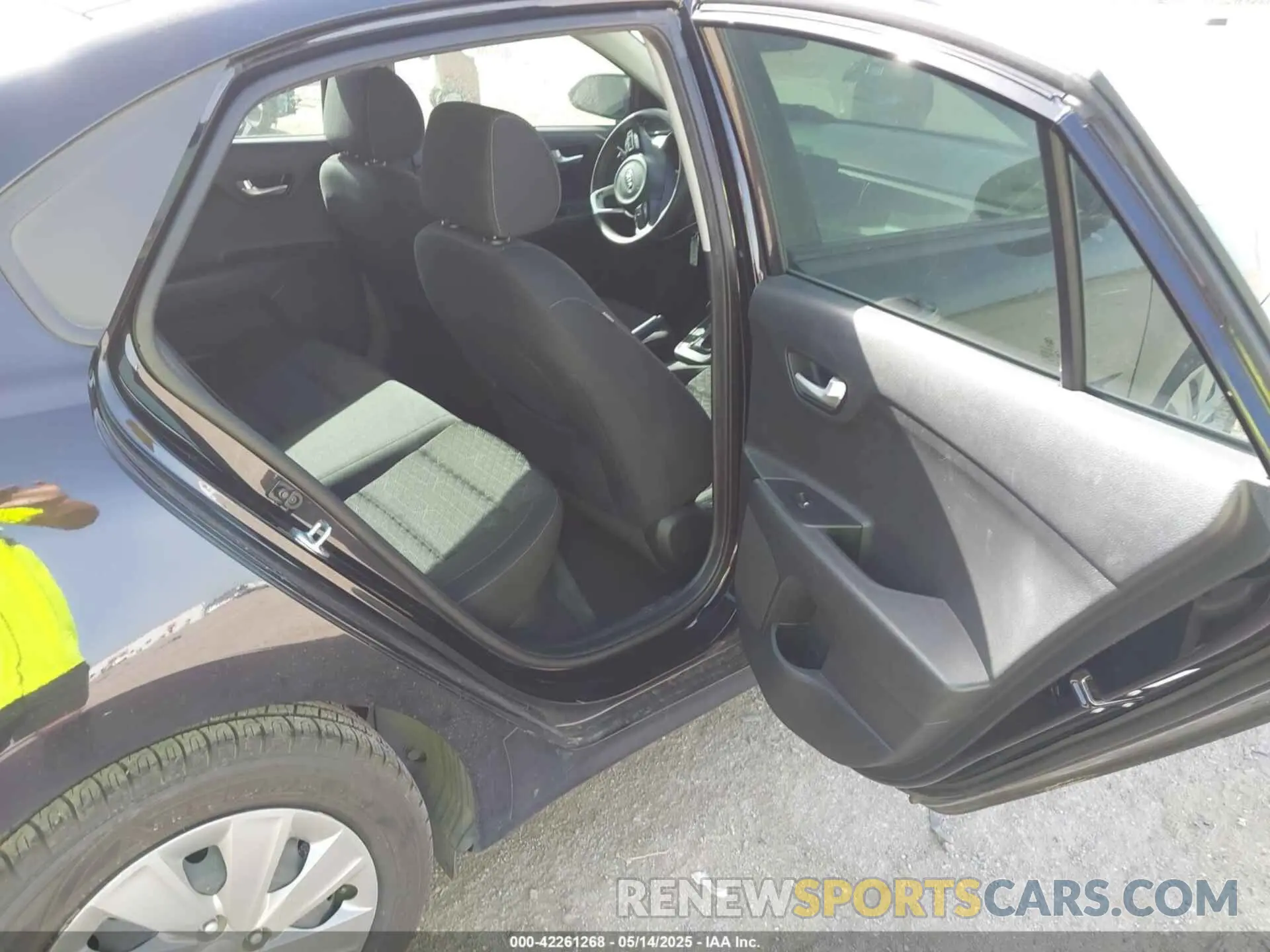 8 Photograph of a damaged car 3KPA24AD0LE362753 KIA RIO 2020