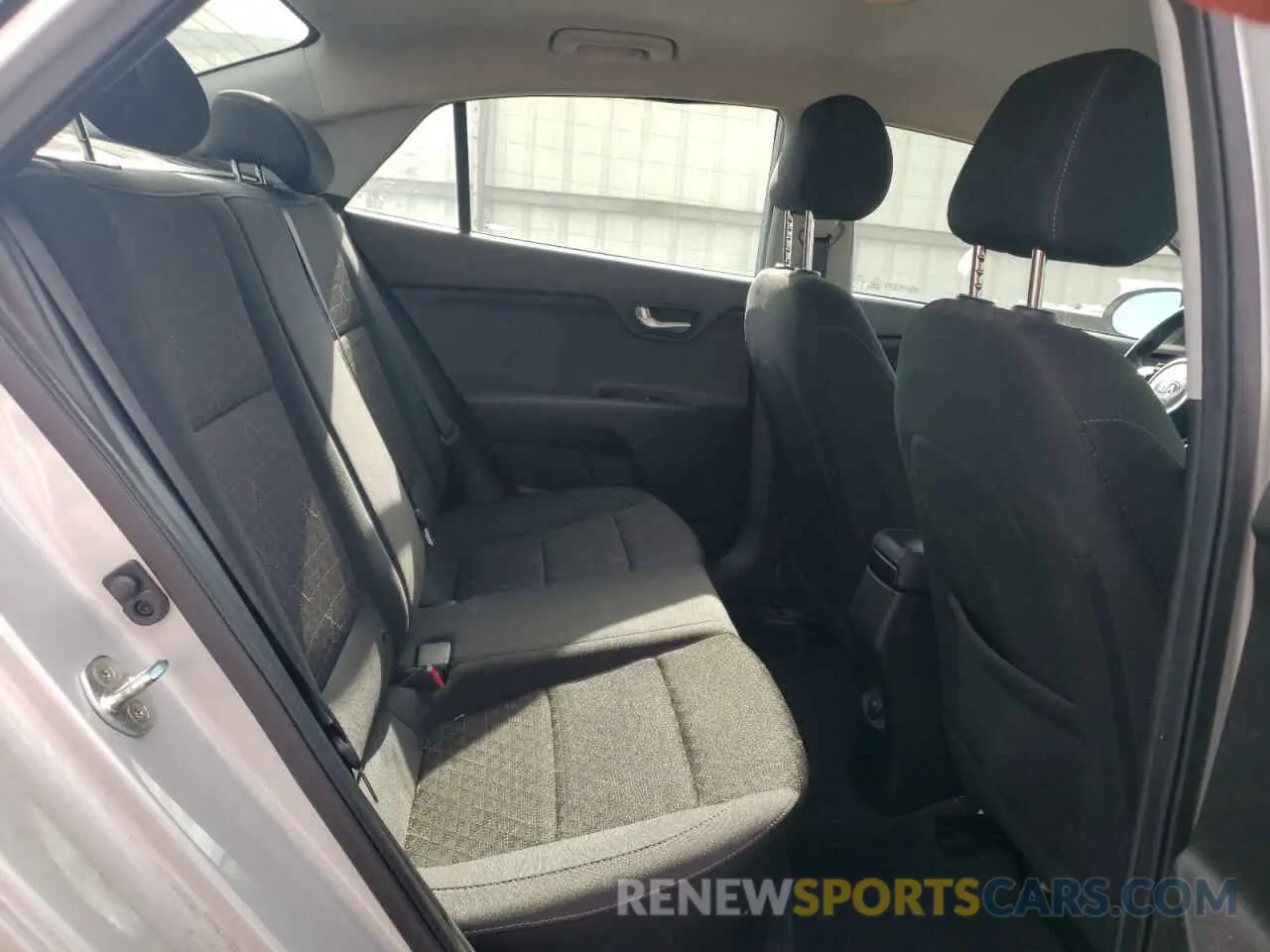 10 Photograph of a damaged car 3KPA24AD1LE302660 KIA RIO 2020