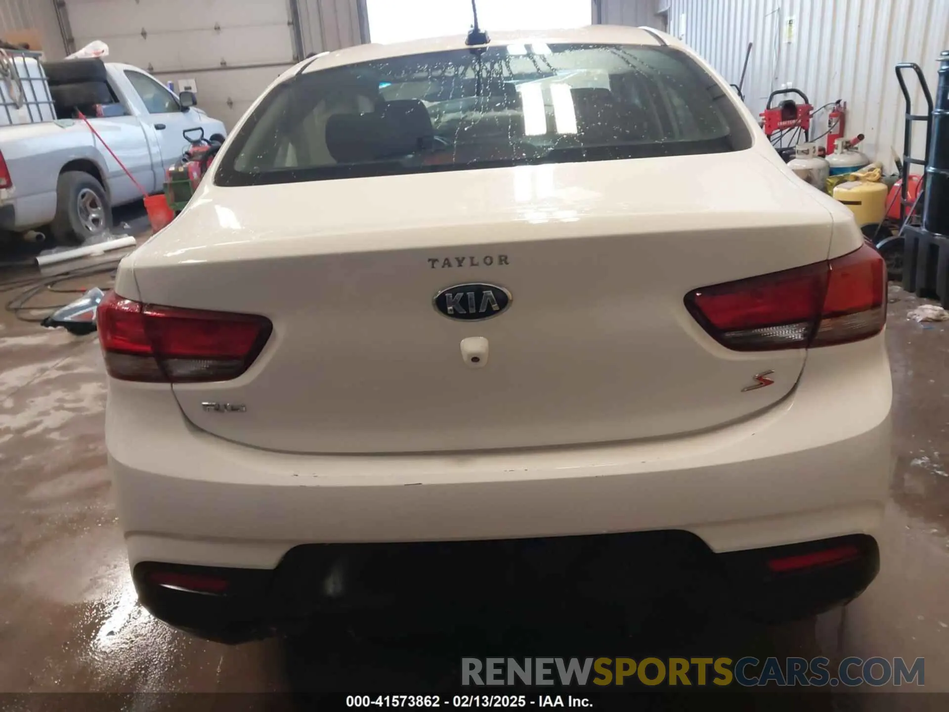 17 Photograph of a damaged car 3KPA24AD2LE278269 KIA RIO 2020