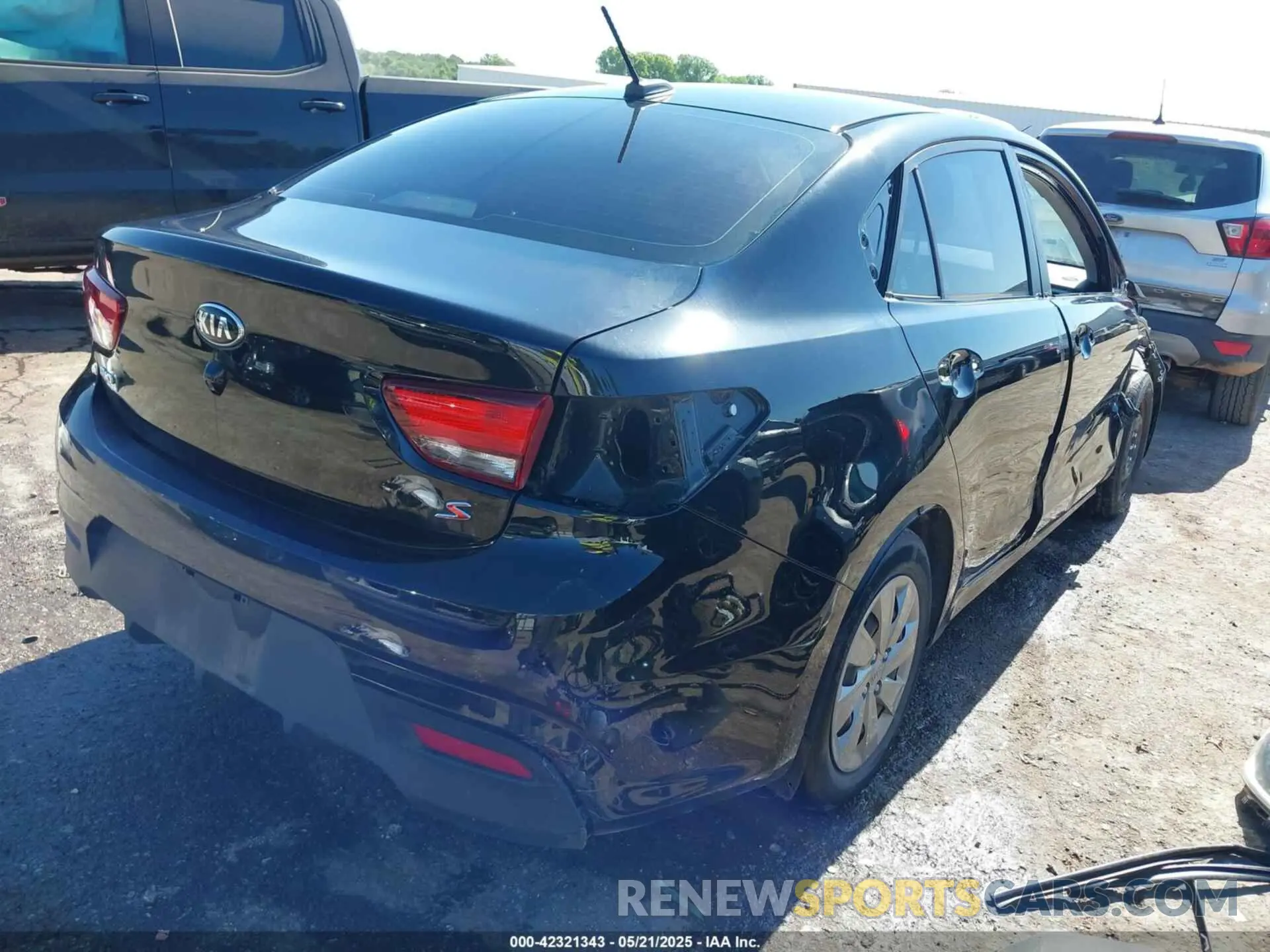4 Photograph of a damaged car 3KPA24AD2LE283536 KIA RIO 2020