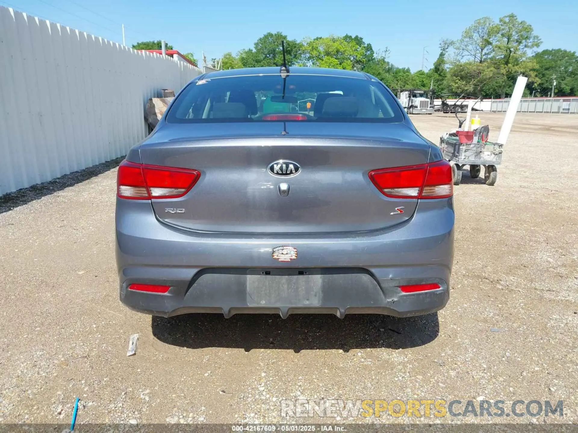 17 Photograph of a damaged car 3KPA24AD2LE337479 KIA RIO 2020