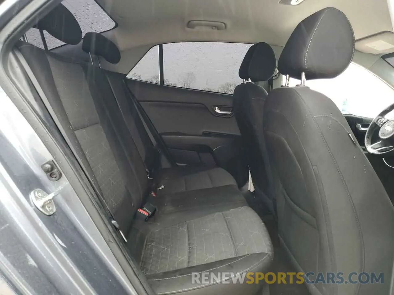 10 Photograph of a damaged car 3KPA24AD3LE256619 KIA RIO 2020