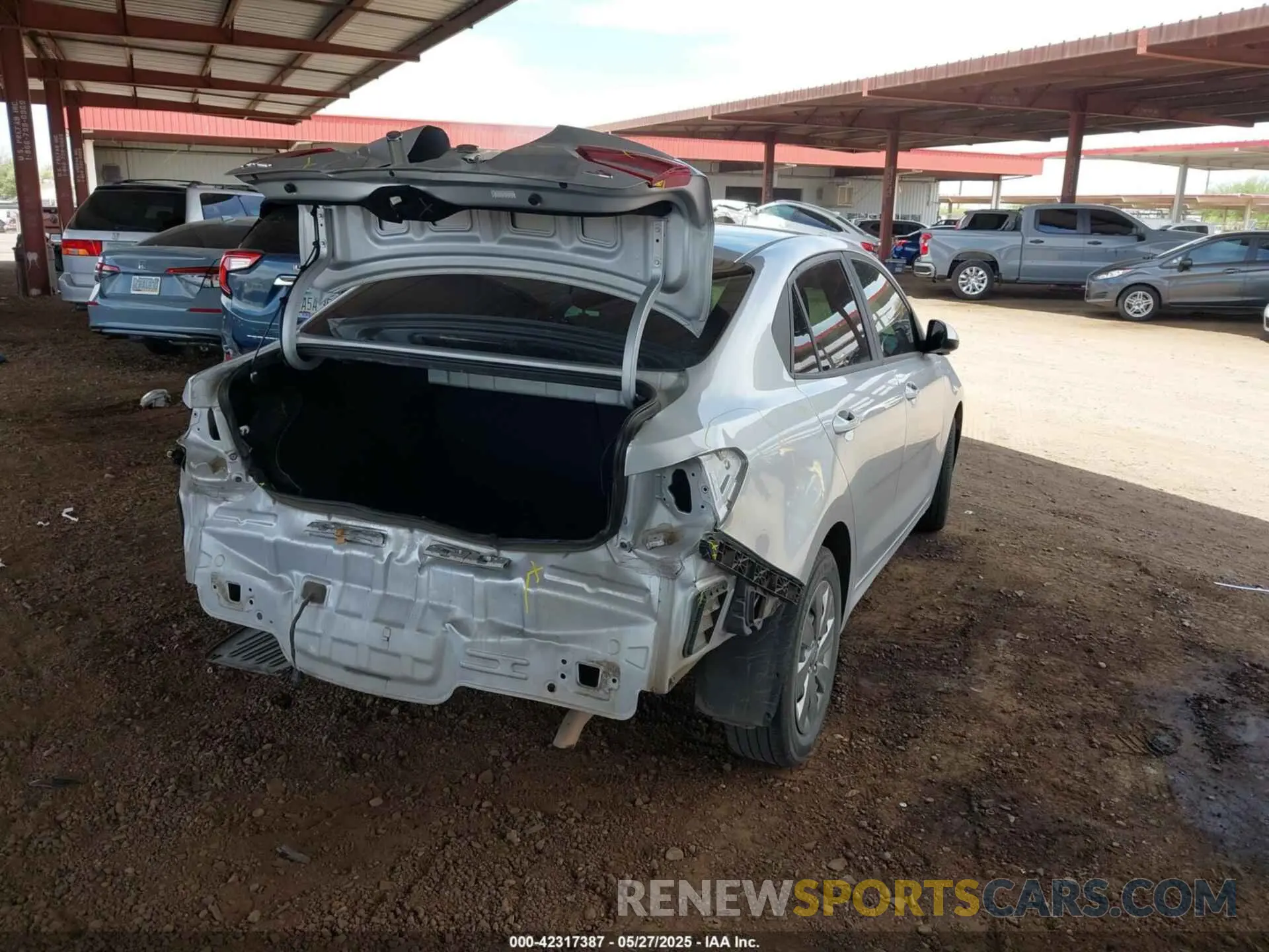 4 Photograph of a damaged car 3KPA24AD3LE273260 KIA RIO 2020