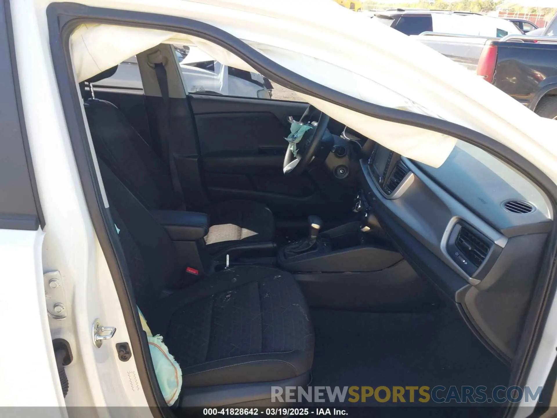 5 Photograph of a damaged car 3KPA24AD3LE297123 KIA RIO 2020
